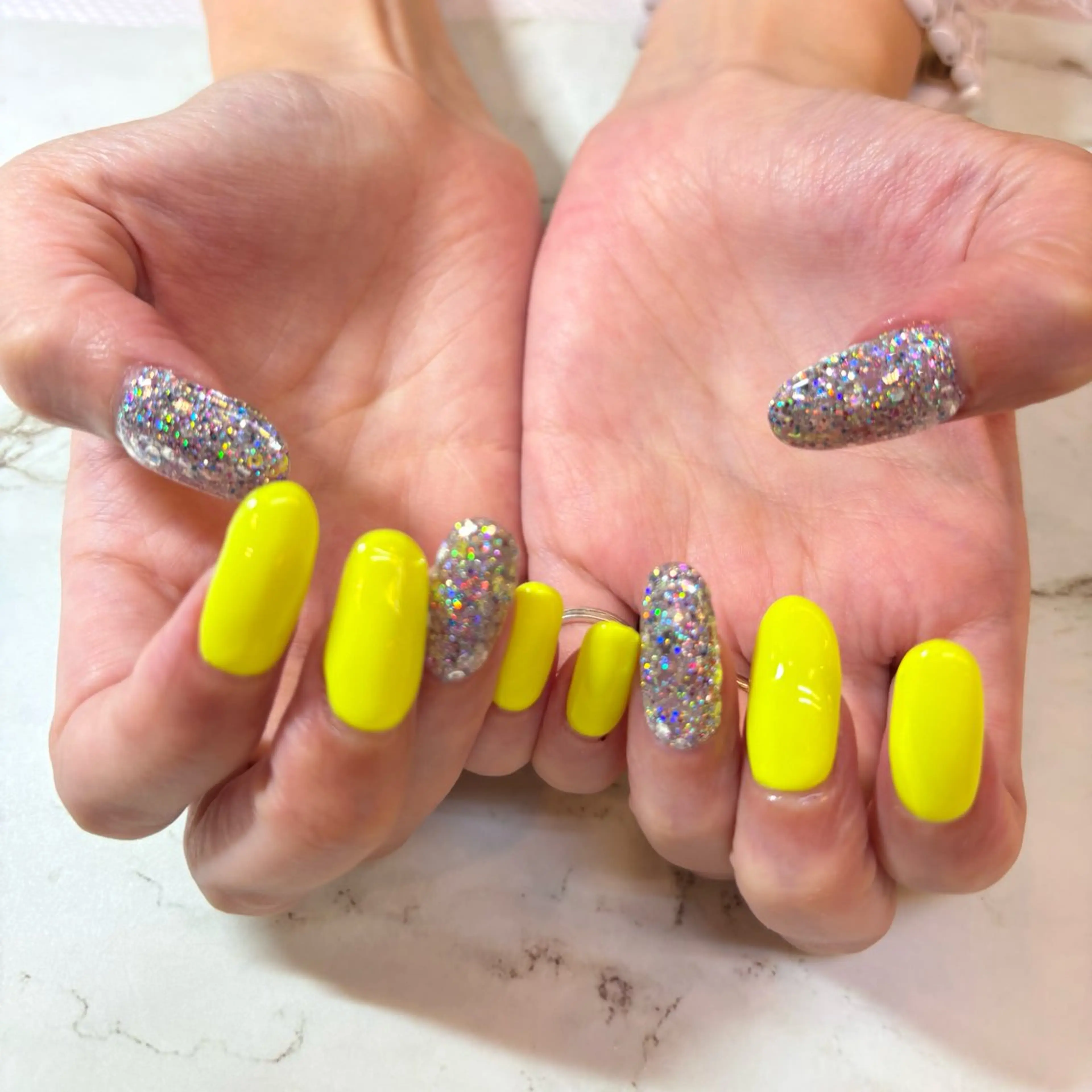 ネイル ワンカラーネイル Honey Bee所属・Honey Bee Mikuのネイルデザイン