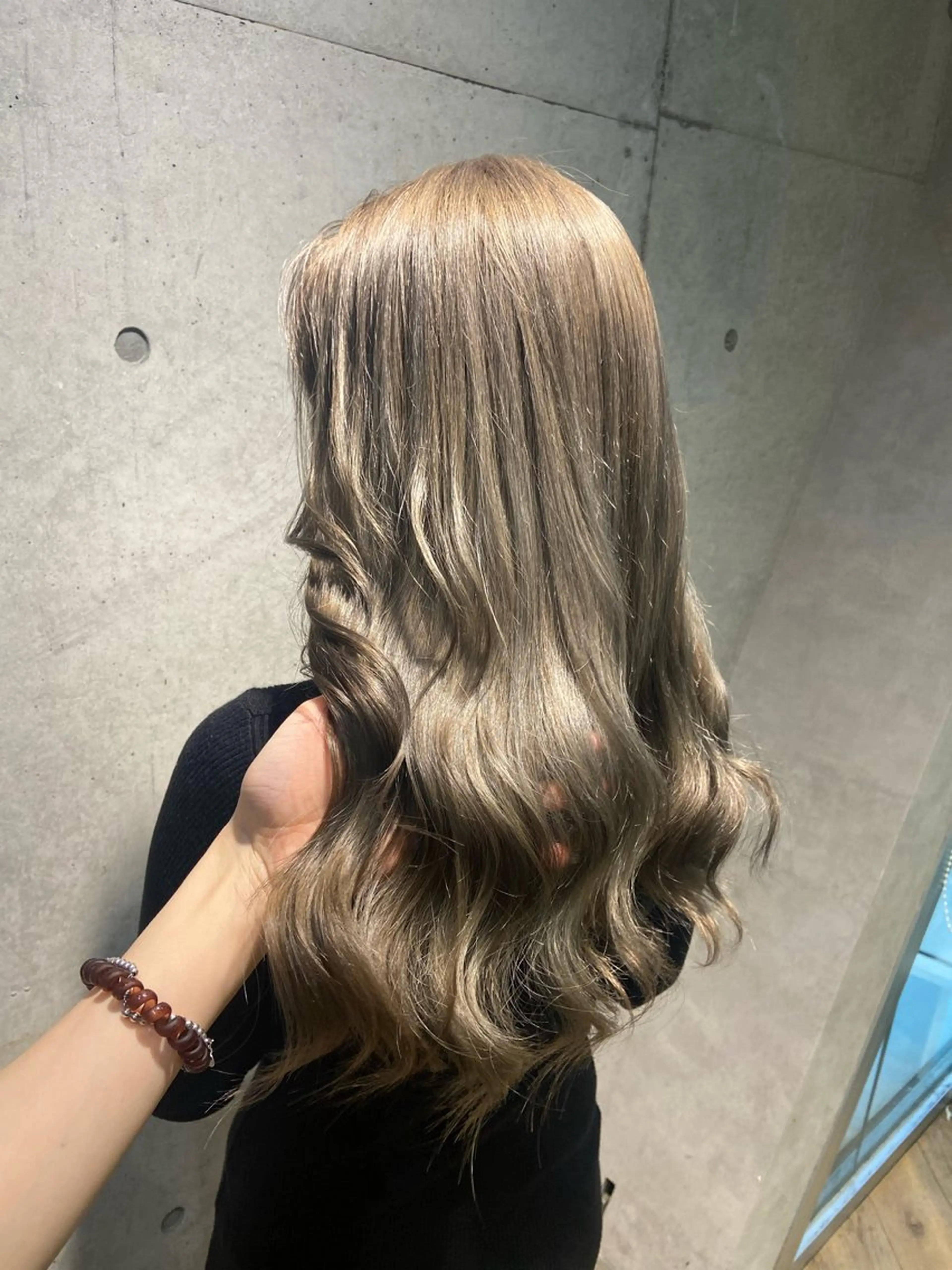 ロング カラー ベージュカラー グレージュ ミルクティーベージュ ヘアカラー トリートメント 🧸プルエクステ❤︎ ネイルKAO🧸のヘアスタイル