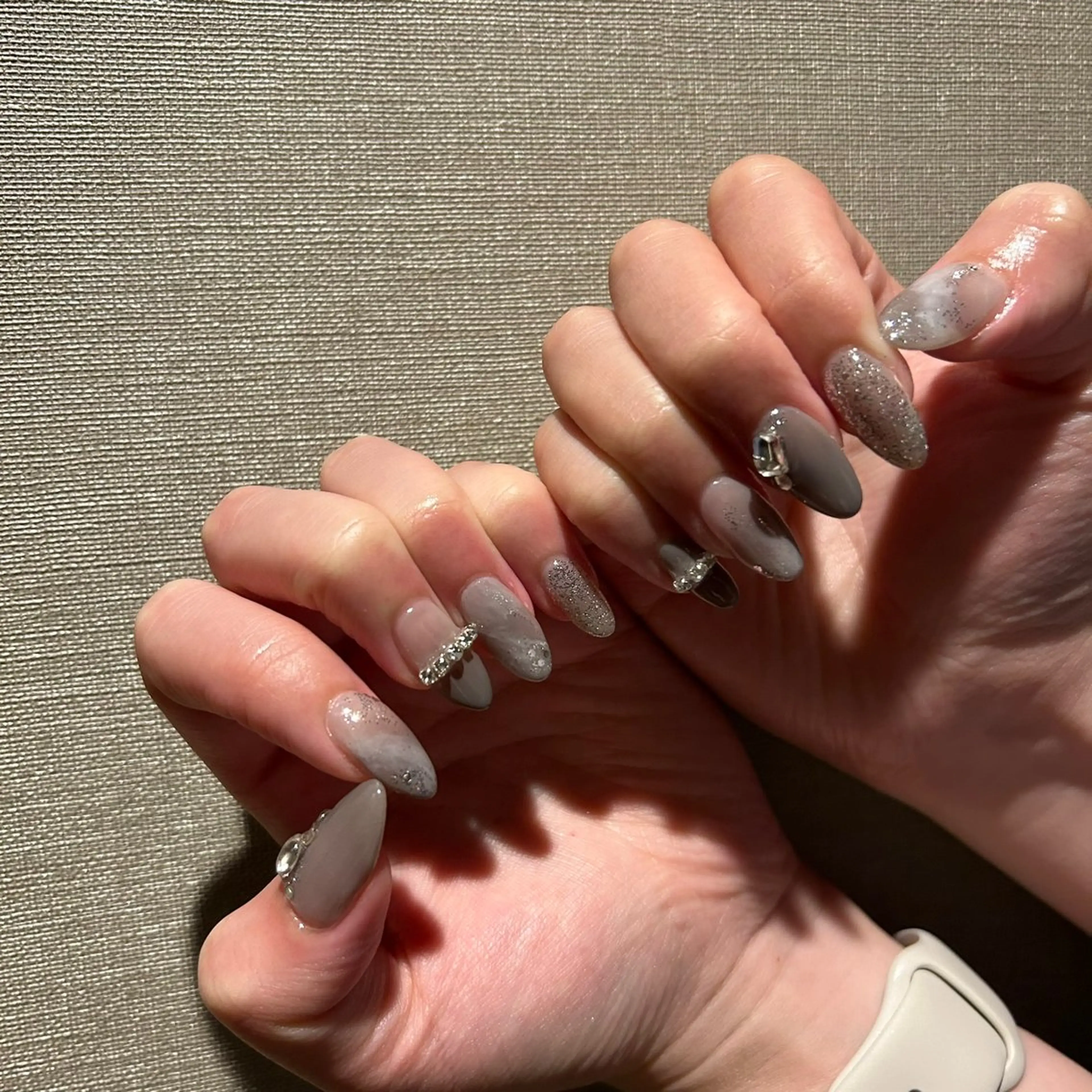 ネイル キラキラネイル 冬ネイル クリスマス ハンドネイル ere beauty yukiのネイルデザイン