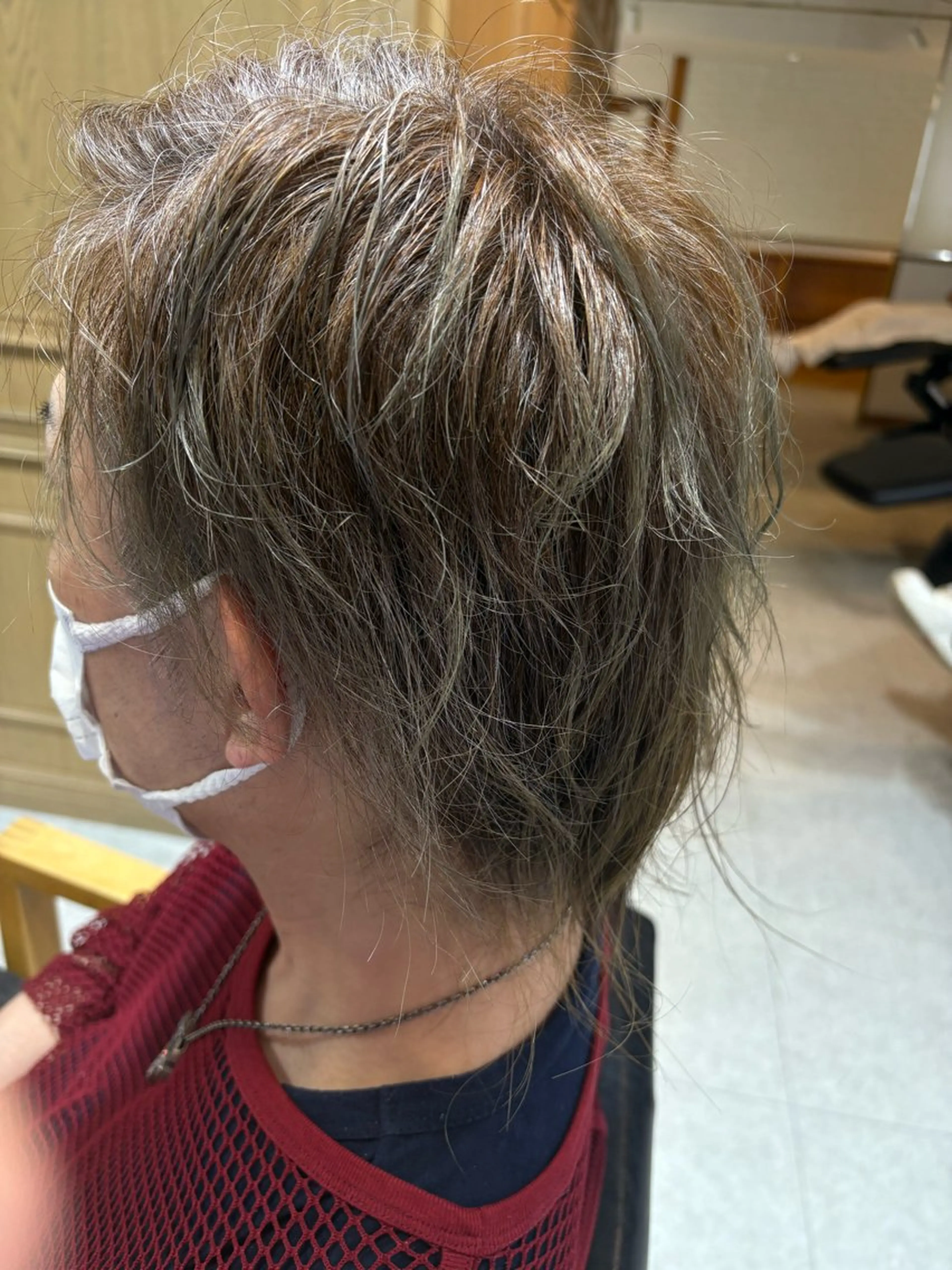 ミディアム カラー シルバー 松本 りんのヘアスタイル