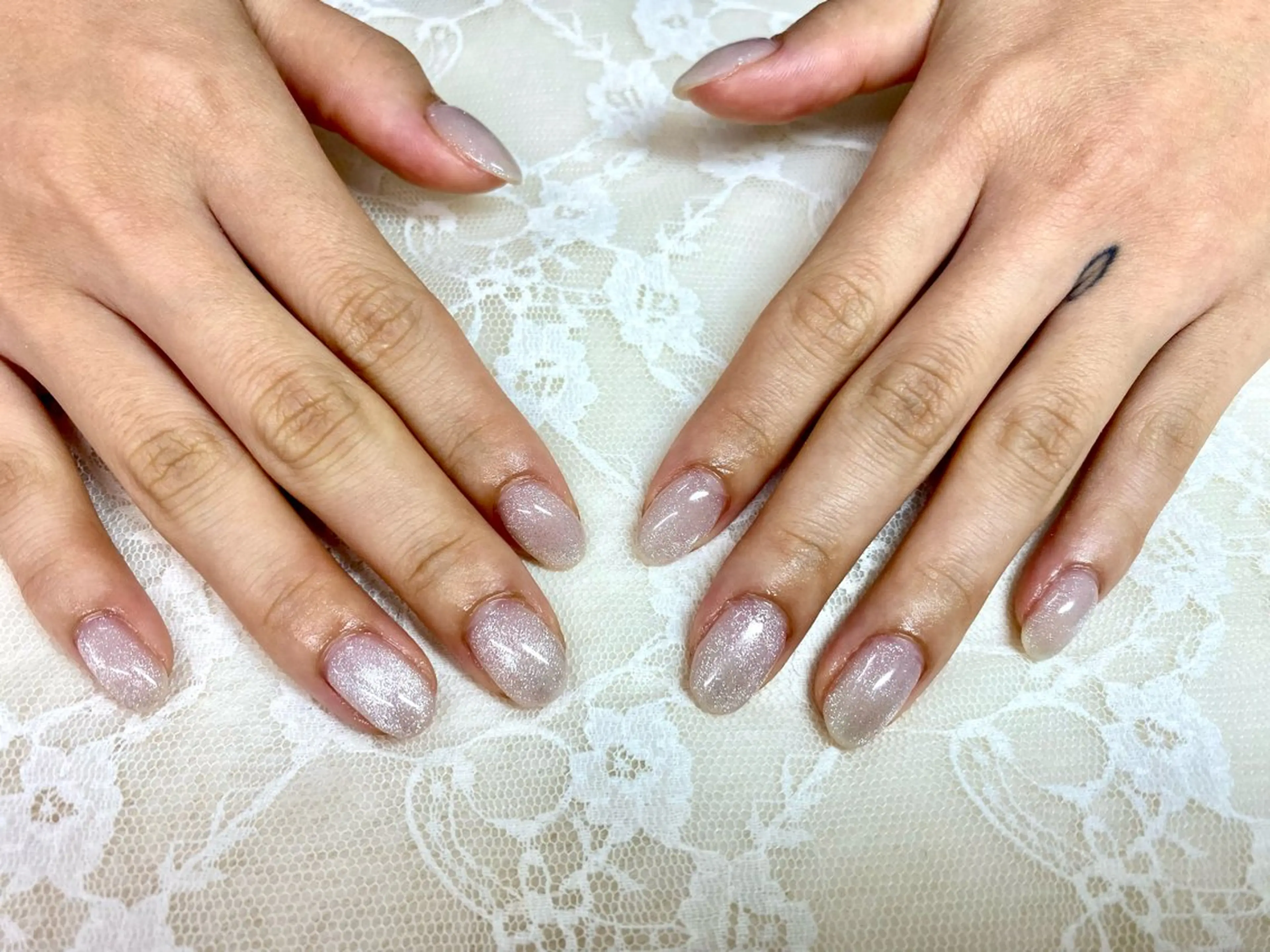 ネイル キラキラネイル ホワイト Epokku ネイルサロンのネイルデザイン