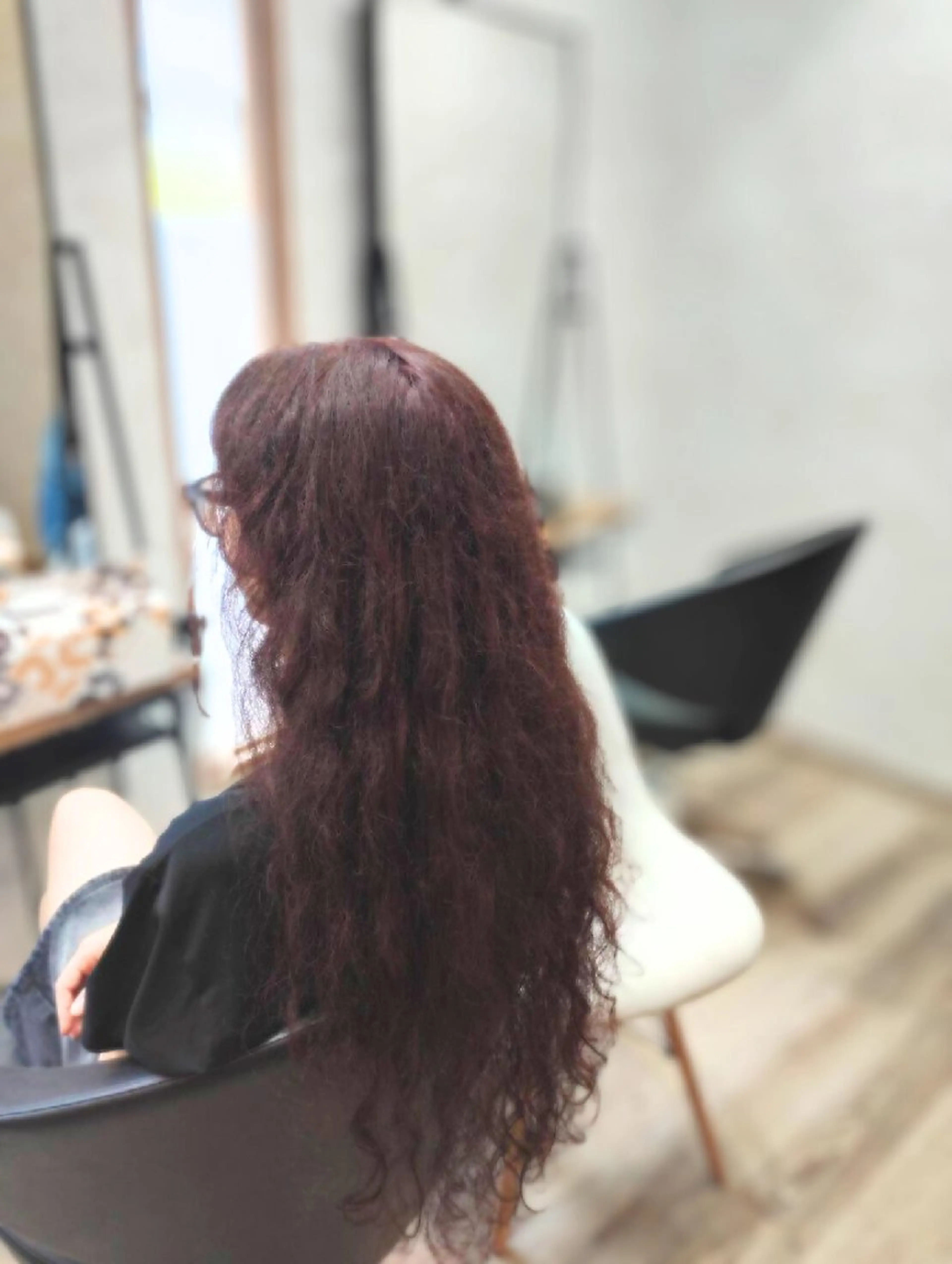 【艶オーガニックカラー】根元2センチまでのリタッチカラー（8〜9トーンまでの艶感仕上げ）の写真