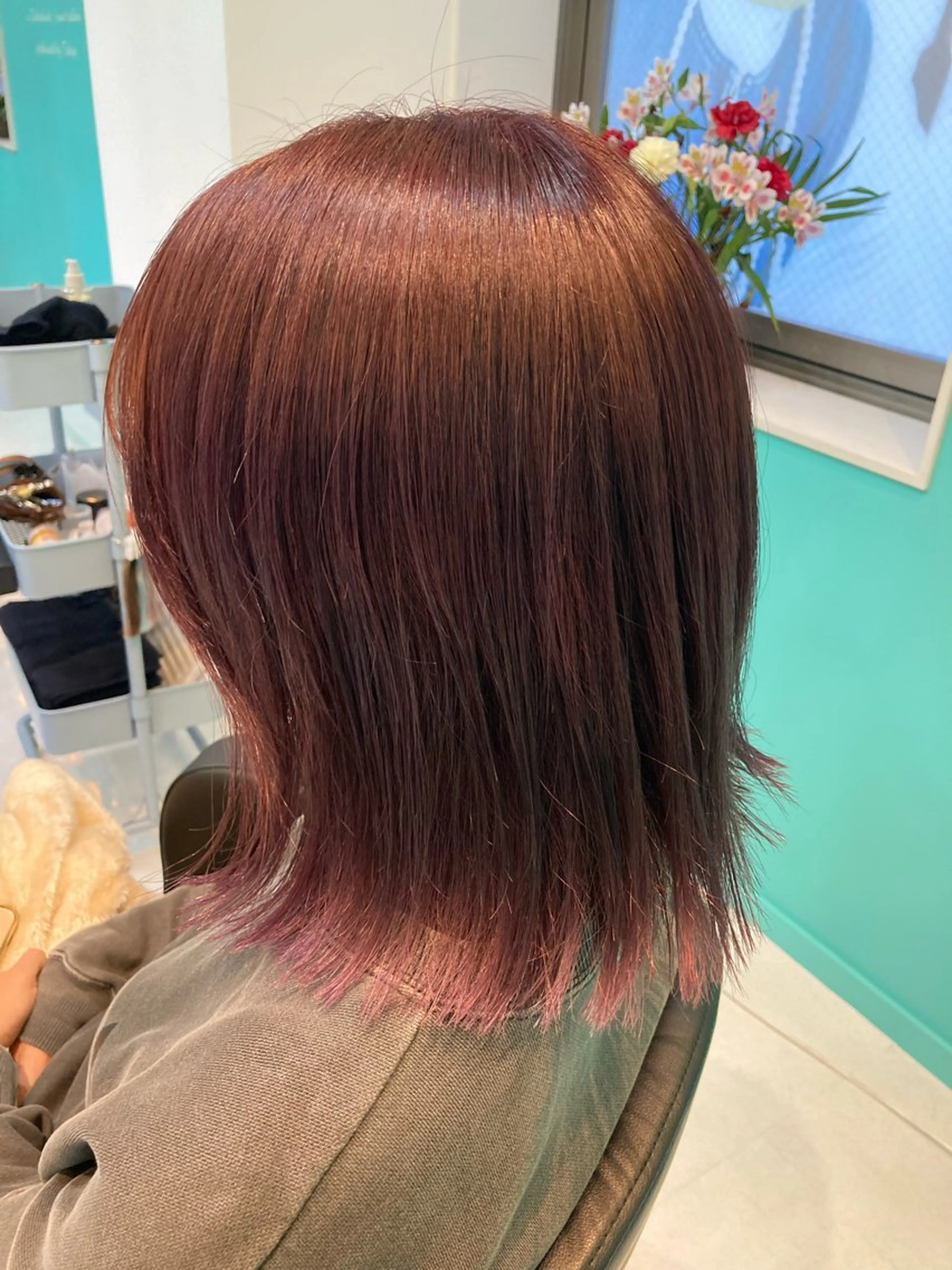 ミディアム カラー 透明感カラー 外ハネヘア カット ヘアカラー トリートメント 🫧透明感✨ブリーチ 💫ダメージレス🫧のヘアスタイル