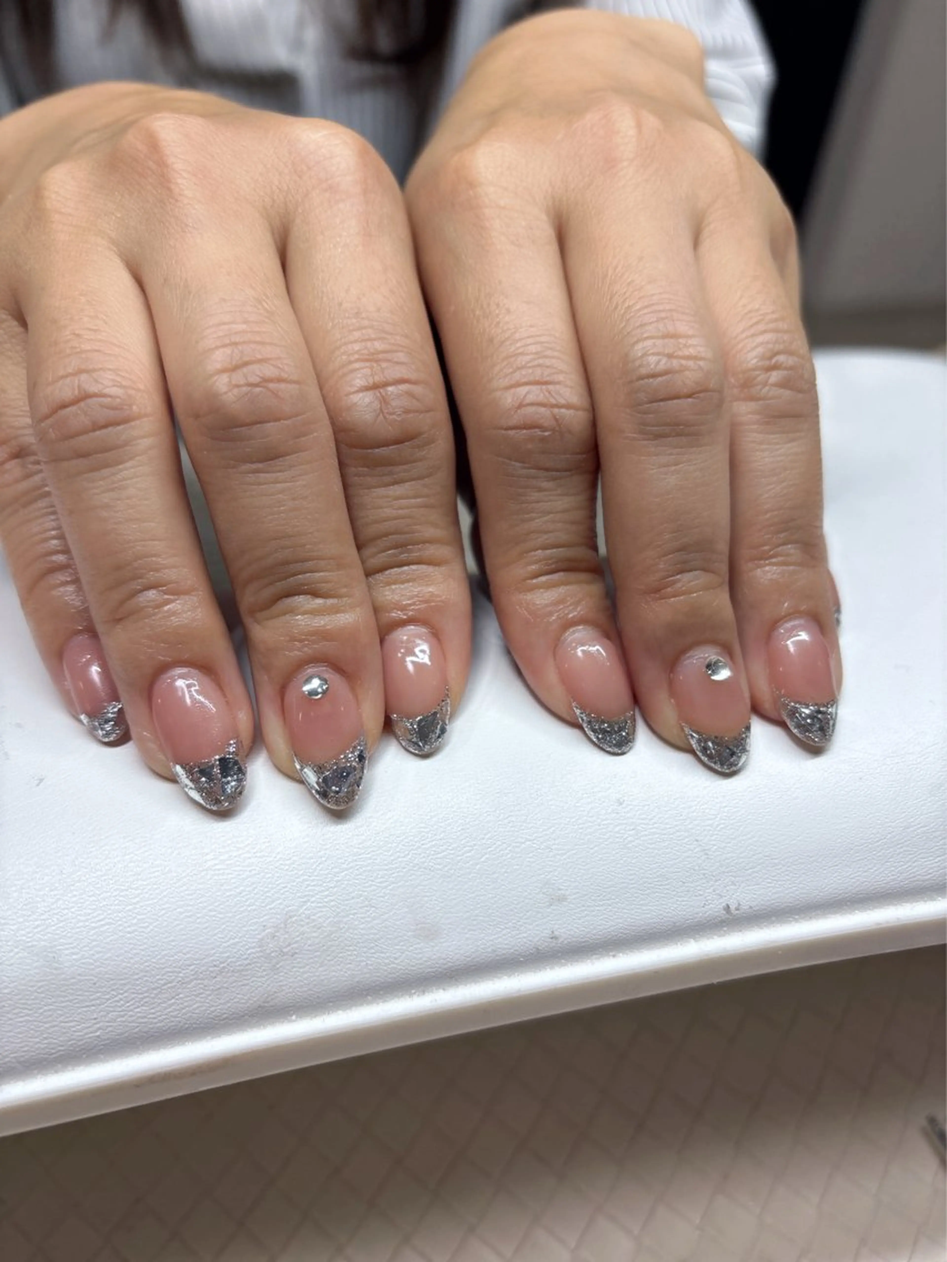 オフなし💎ハンド💎ガラスフレンチ（ストーン&パール2粒サービス）⚠️現金お支払いのみ⚠️の写真