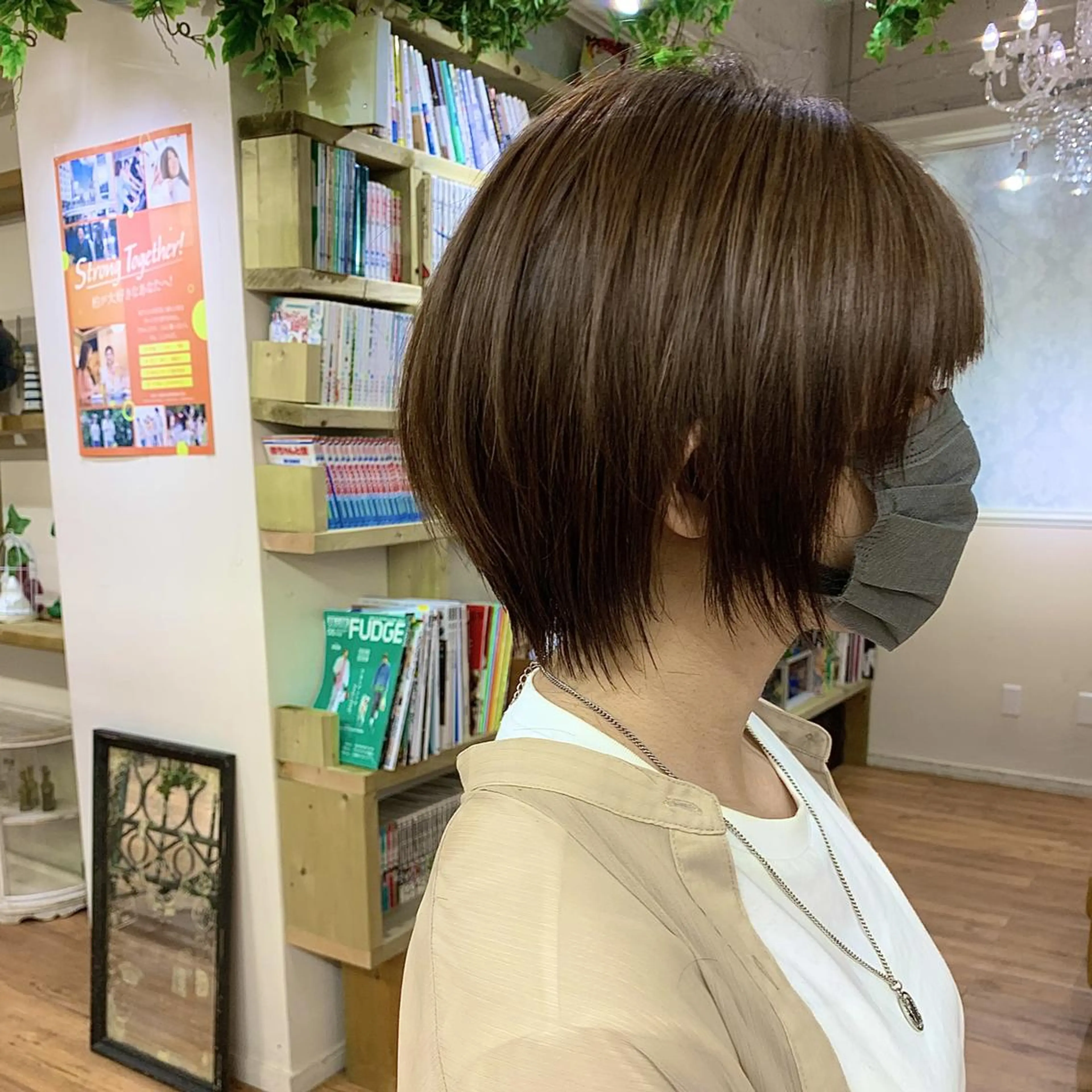 ショート カラー ベージュカラー ショートヘア お顔まわりカット🌱 emo.村松泉綺のヘアスタイル