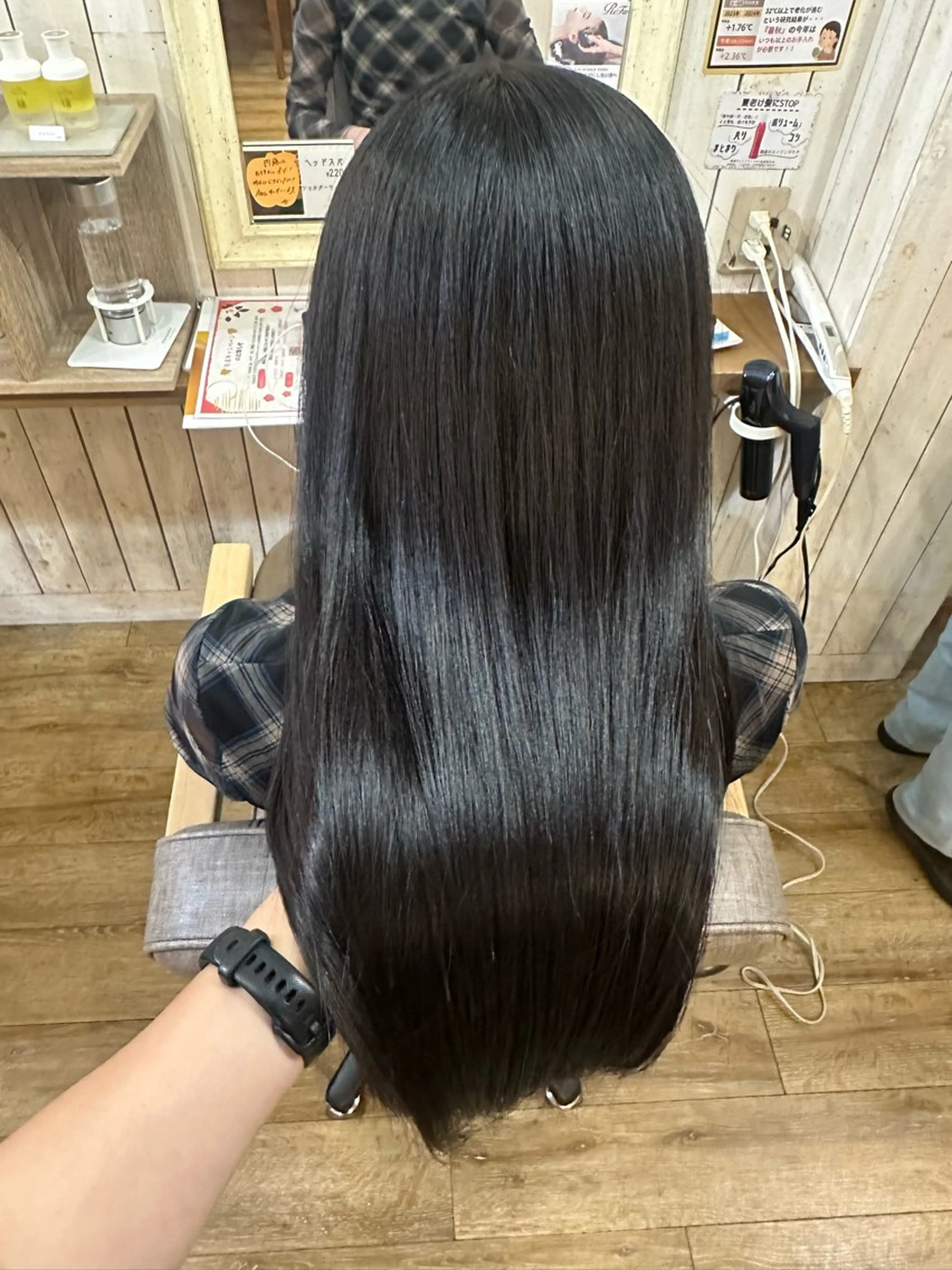 セミロング カット ヘアカラー トリートメント 髪質改善/艶髪/ 透明感カラー/サラのヘアスタイル