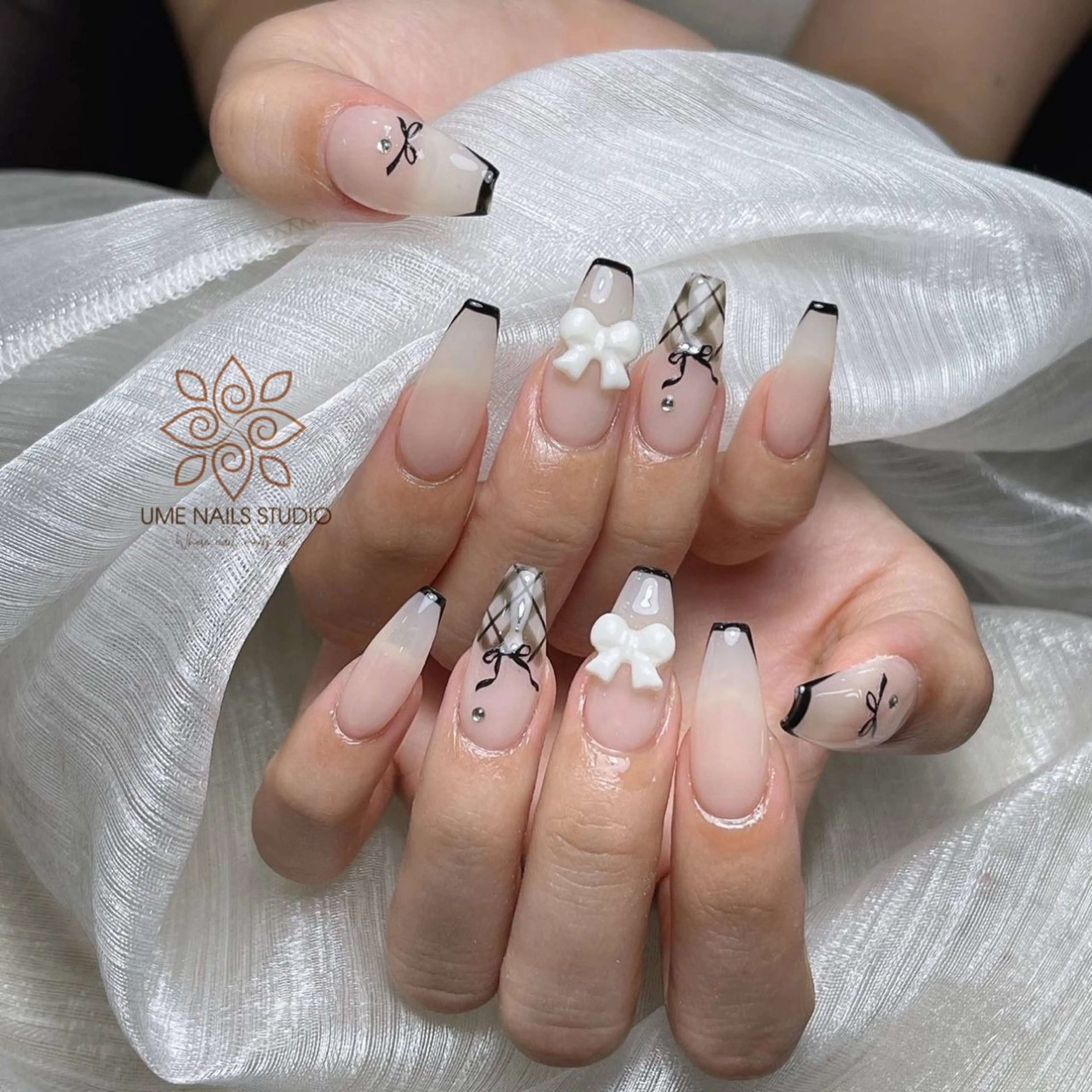 ネイル チークネイル クリアネイル ガーリー キラキラネイル 韓国ネイル ハンドネイル Ume Nail Studioのネイルデザイン