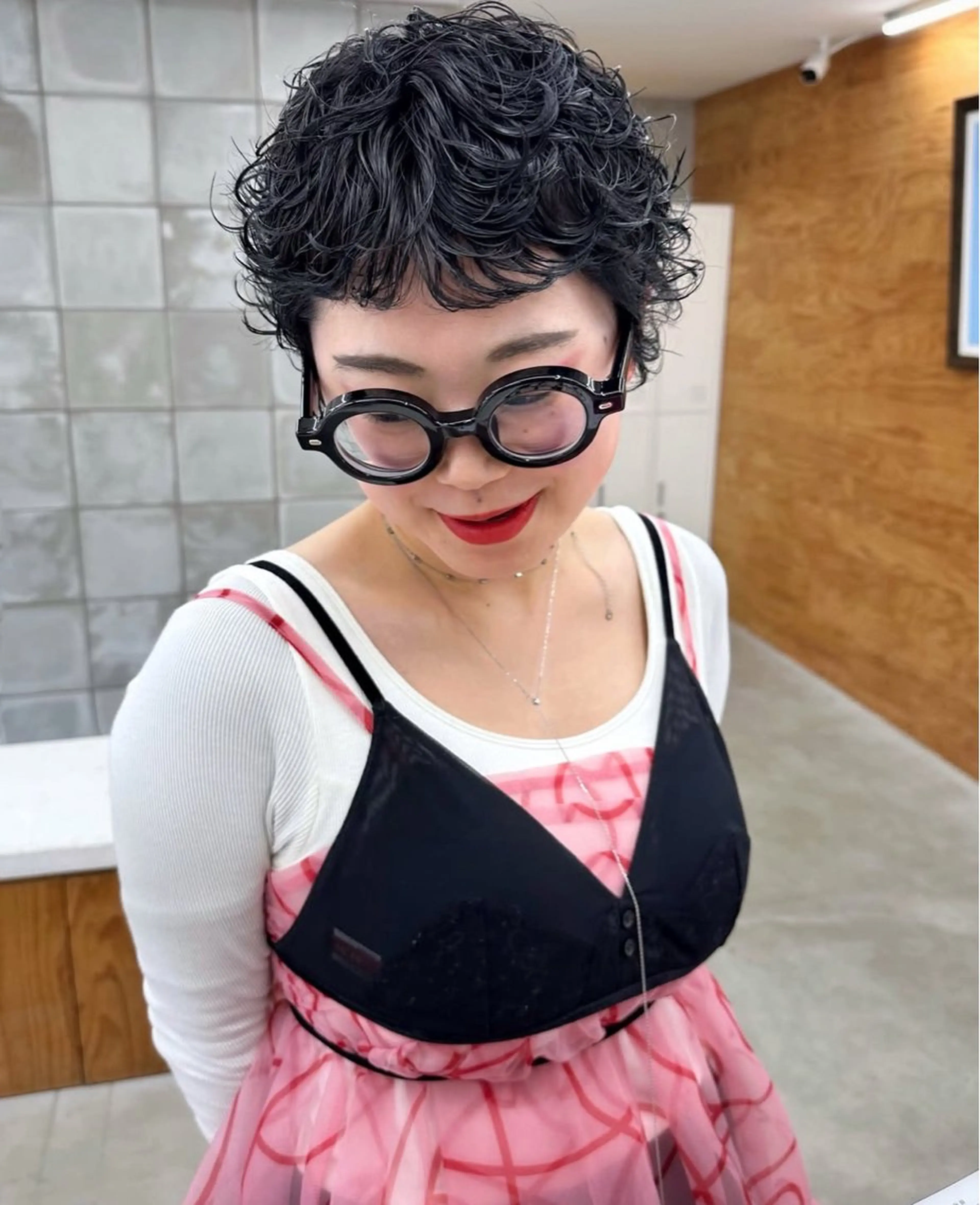 ショート カラー パーマ ベリーショート ショートヘア ニュアンスパーマ カット ヘアカラー パーマ 榛地 渉馬のヘアスタイル