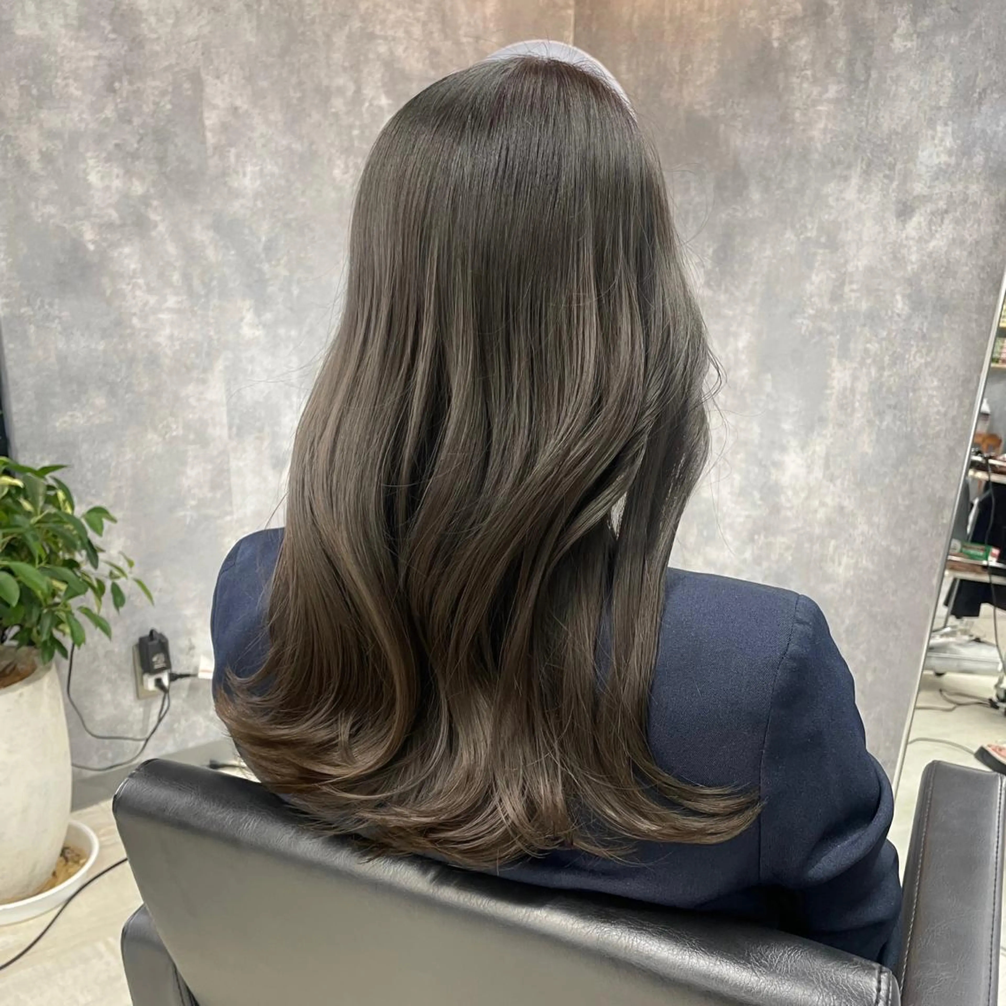 セミロング カラー 宮城 ほのかのヘアスタイル