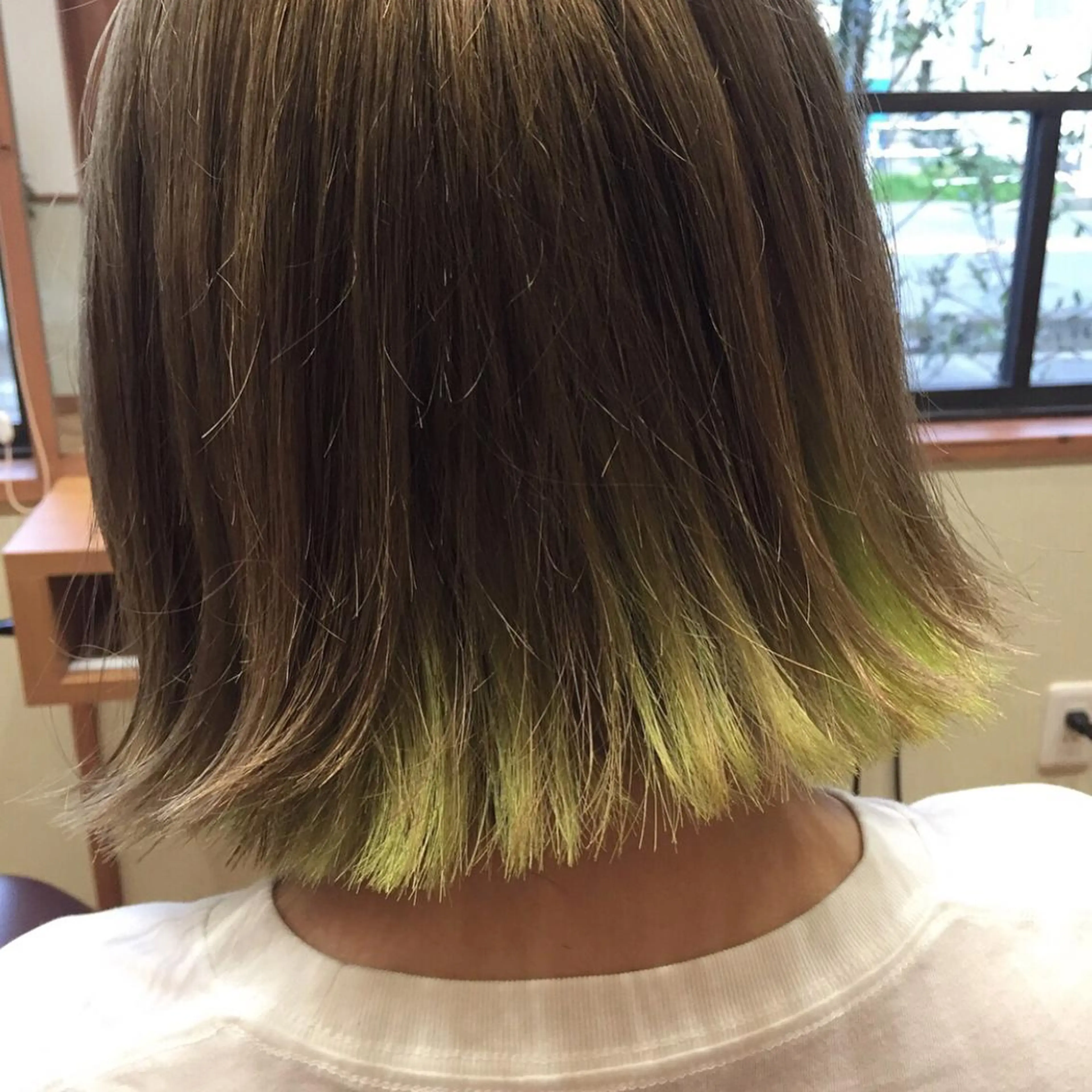 ミディアム カラー インナーカラー 大石 陽菜のヘアスタイル