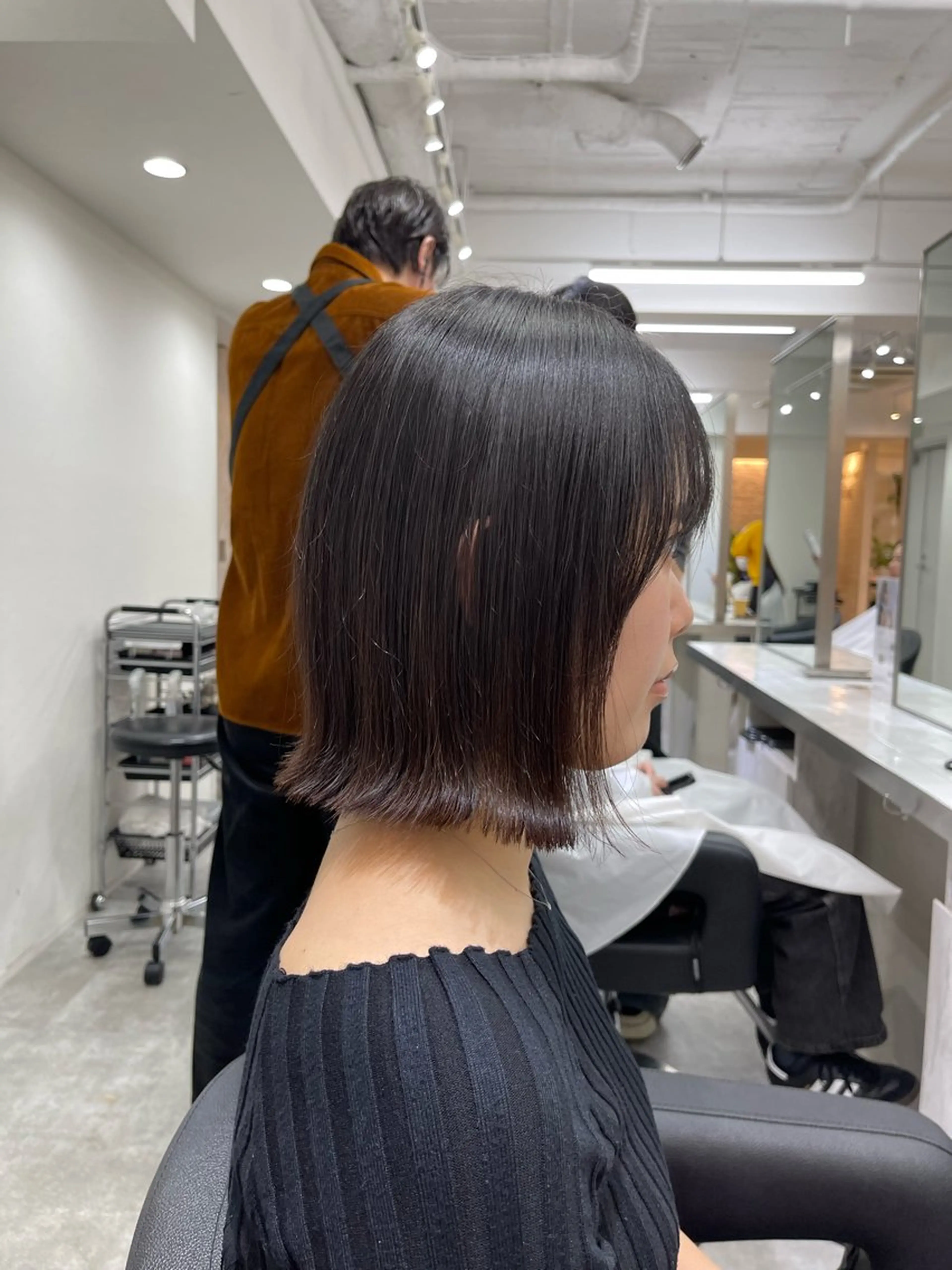 ミディアム ボブ 外ハネヘア TENSHO 原宿　ハイトーンのヘアスタイル