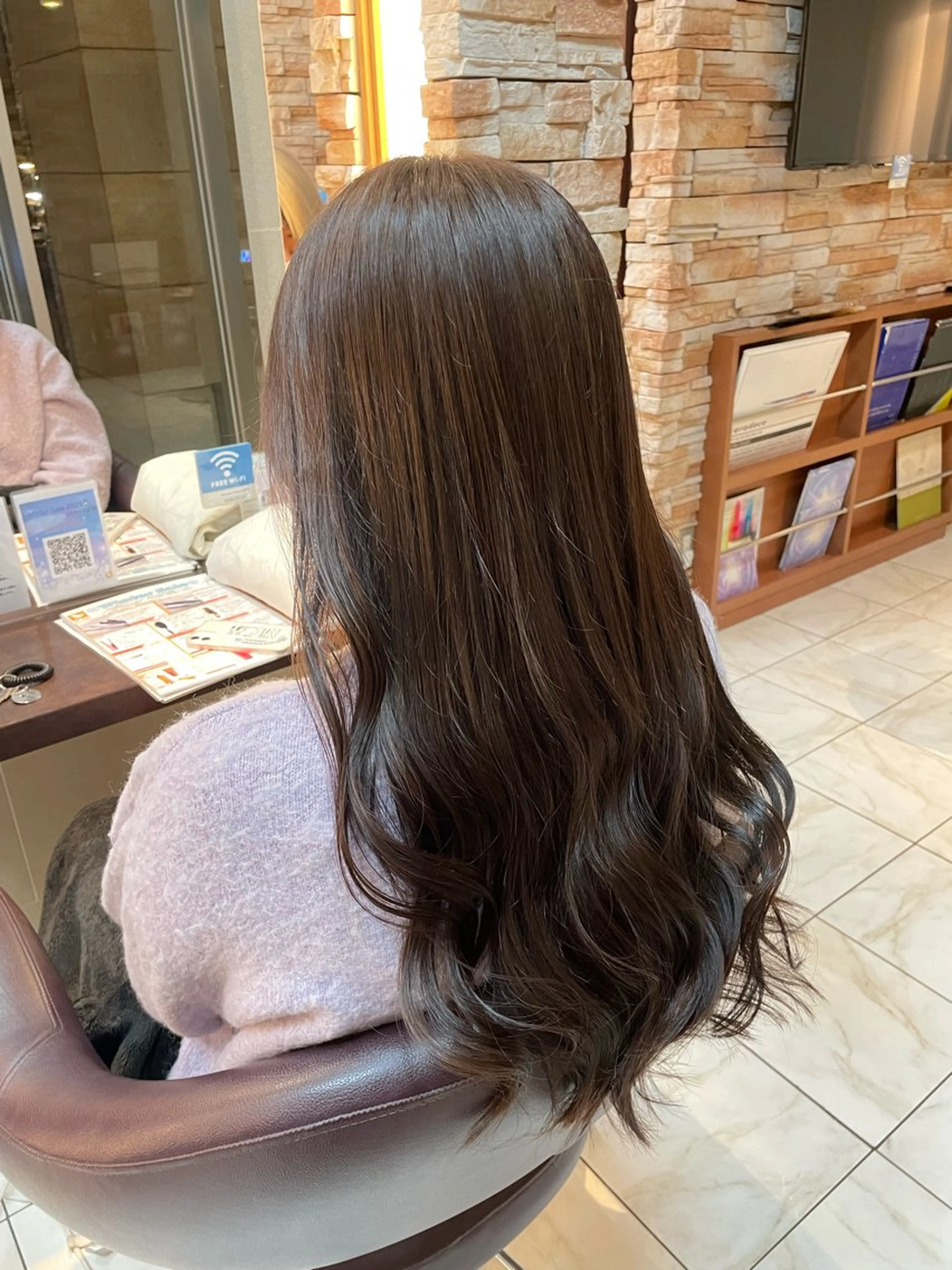 ロング カラー ヘアアレンジ カット ヘアカラー トリートメント 肌までキレイ見え✨️ 赤み消し特化のヘアスタイル