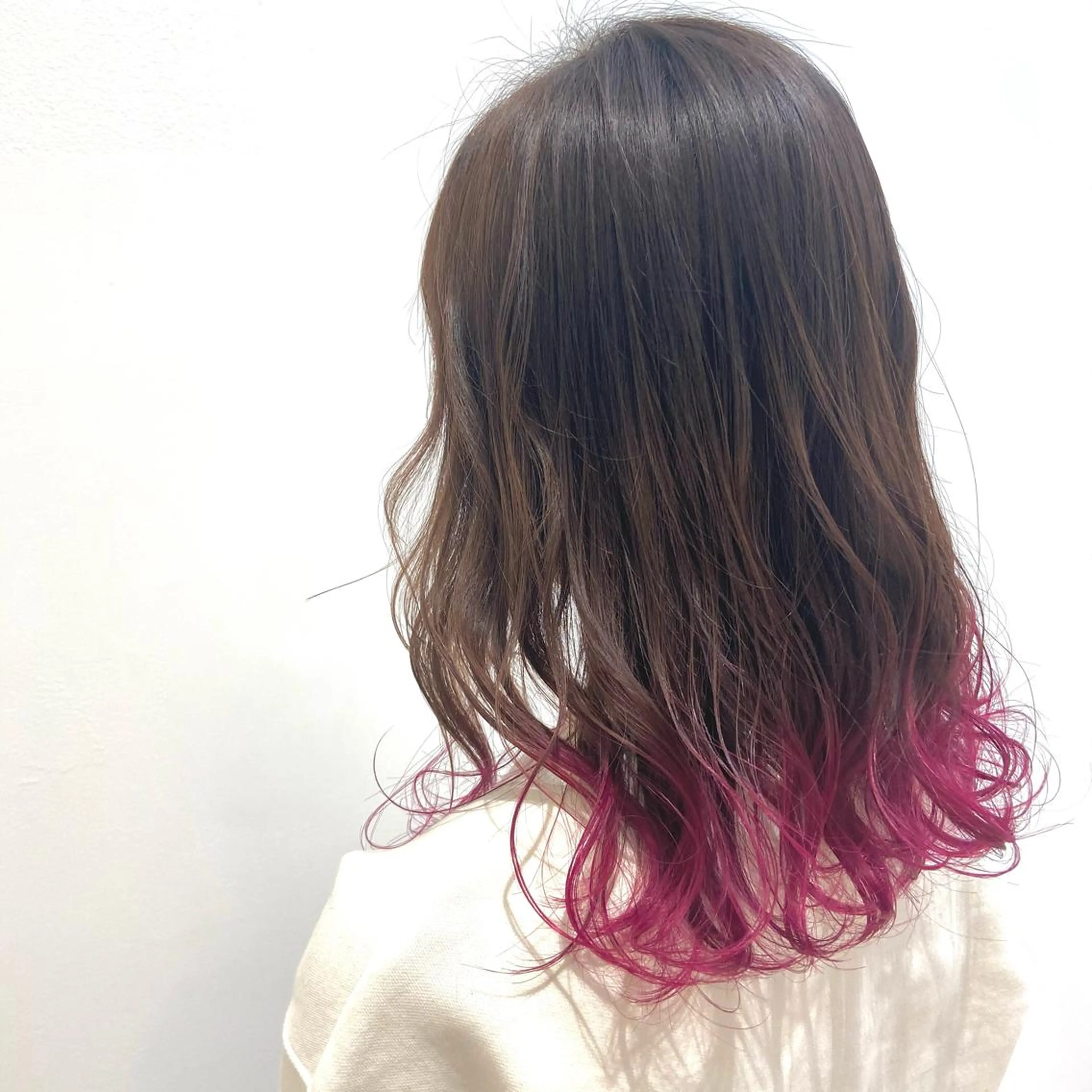 セミロング loca by tree所属・うる艶暖色カラー HARUNAのヘアスタイル