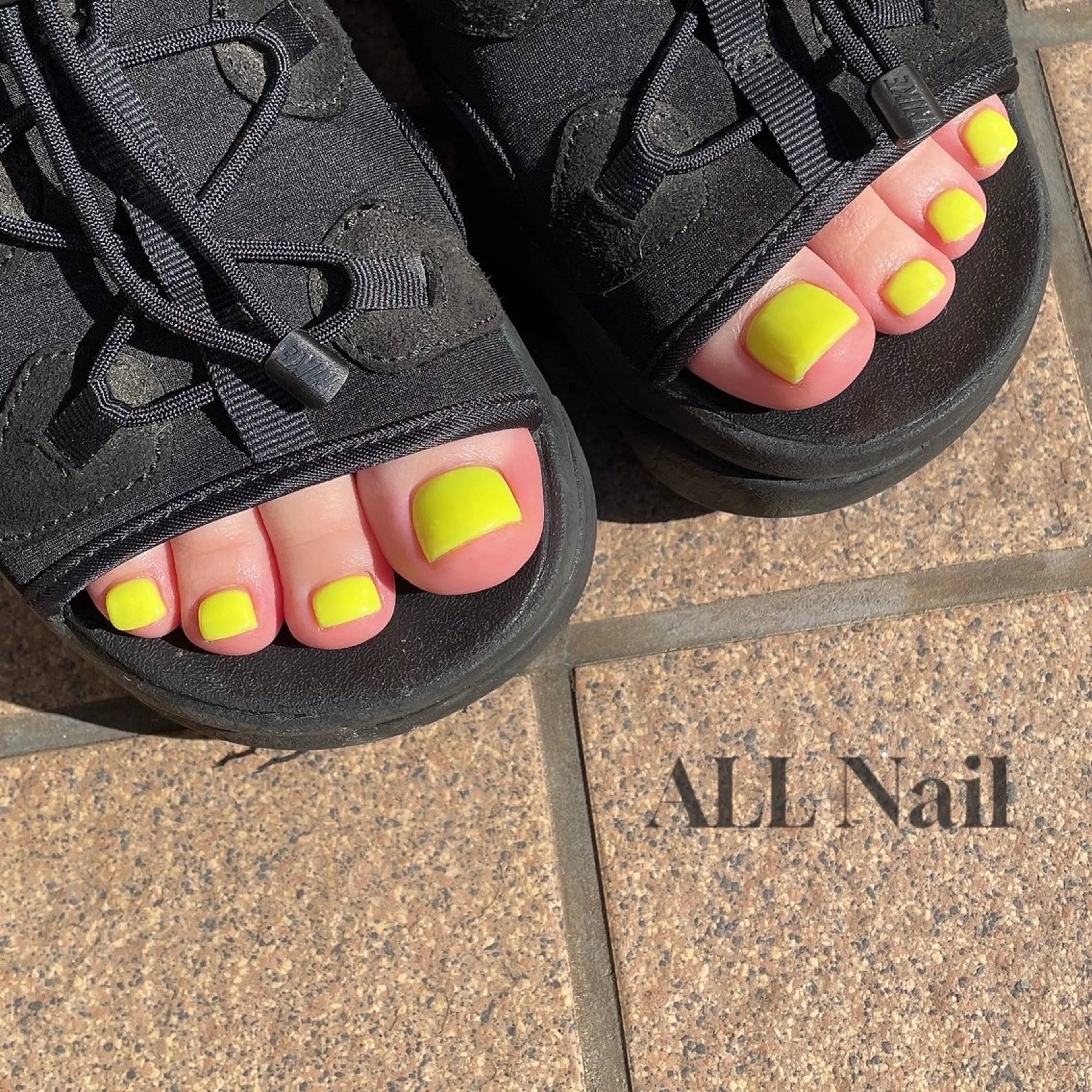 ネイル ワンカラーネイル 黄色 フットネイル ALL Nail &whiteningのその他イメージ