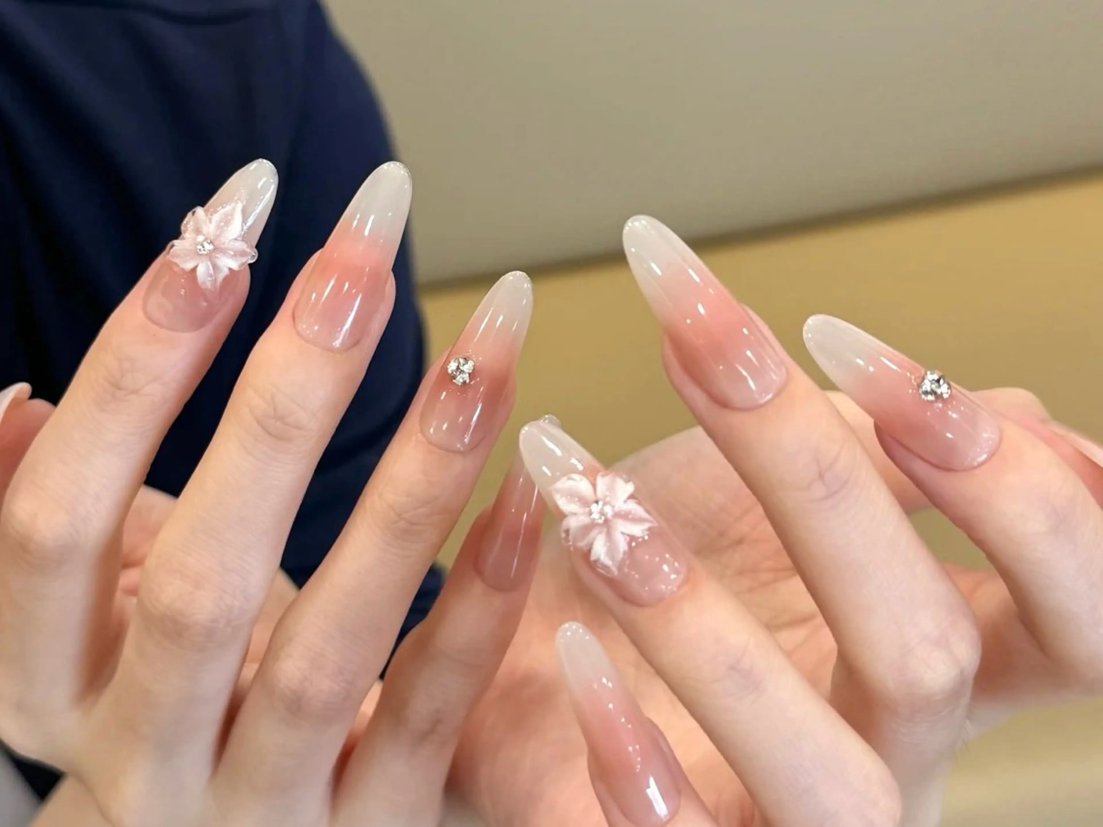 ネイル クリアネイル フラワーネイル グラデーション ロングネイル ピンク ハンドネイル ハンドケア DarkHoney 池袋店のネイルデザイン