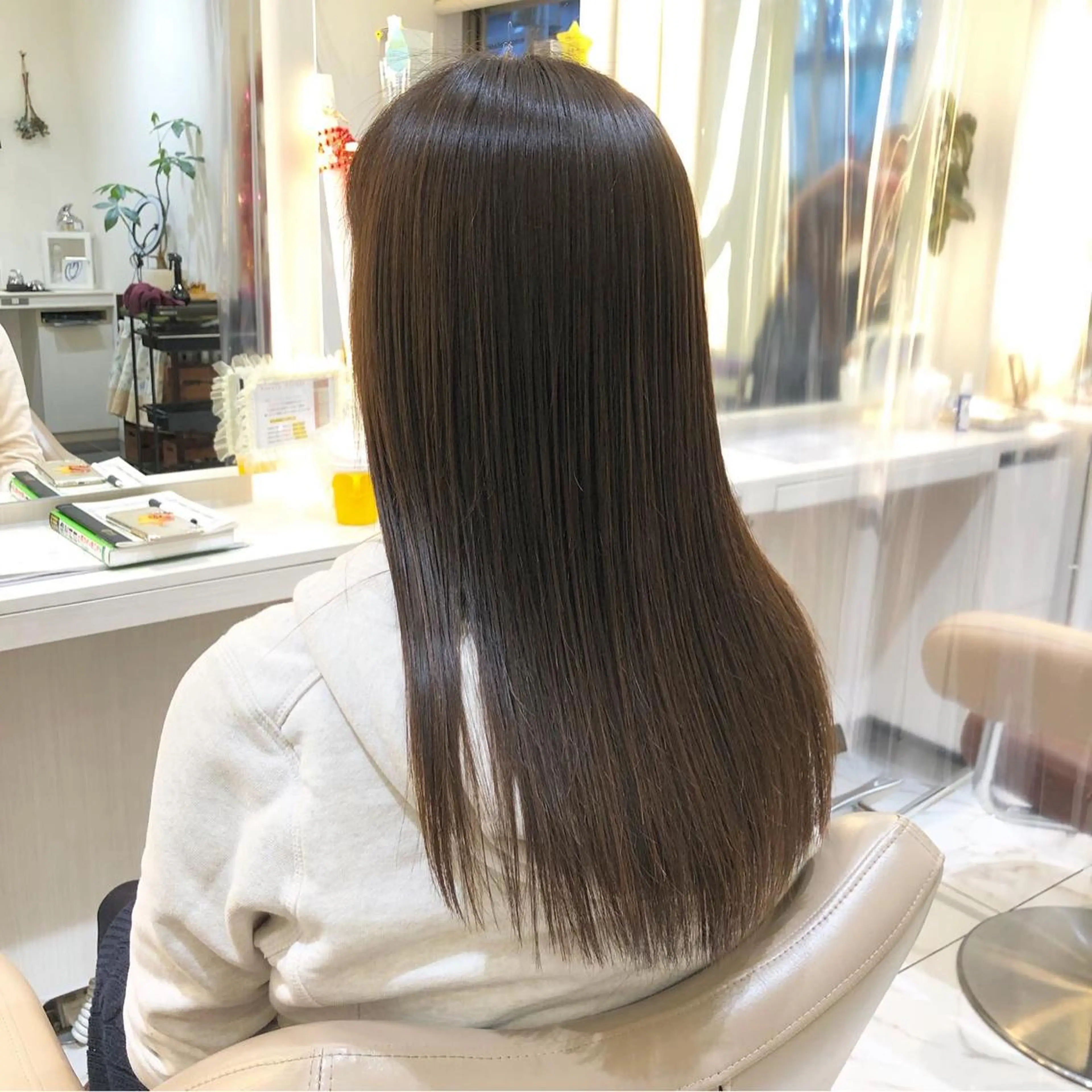 ロング パーマ 髪質改善 縮毛矯正 ストレートパーマ 安井　昴 💫ブリーチ縮毛矯正のヘアスタイル