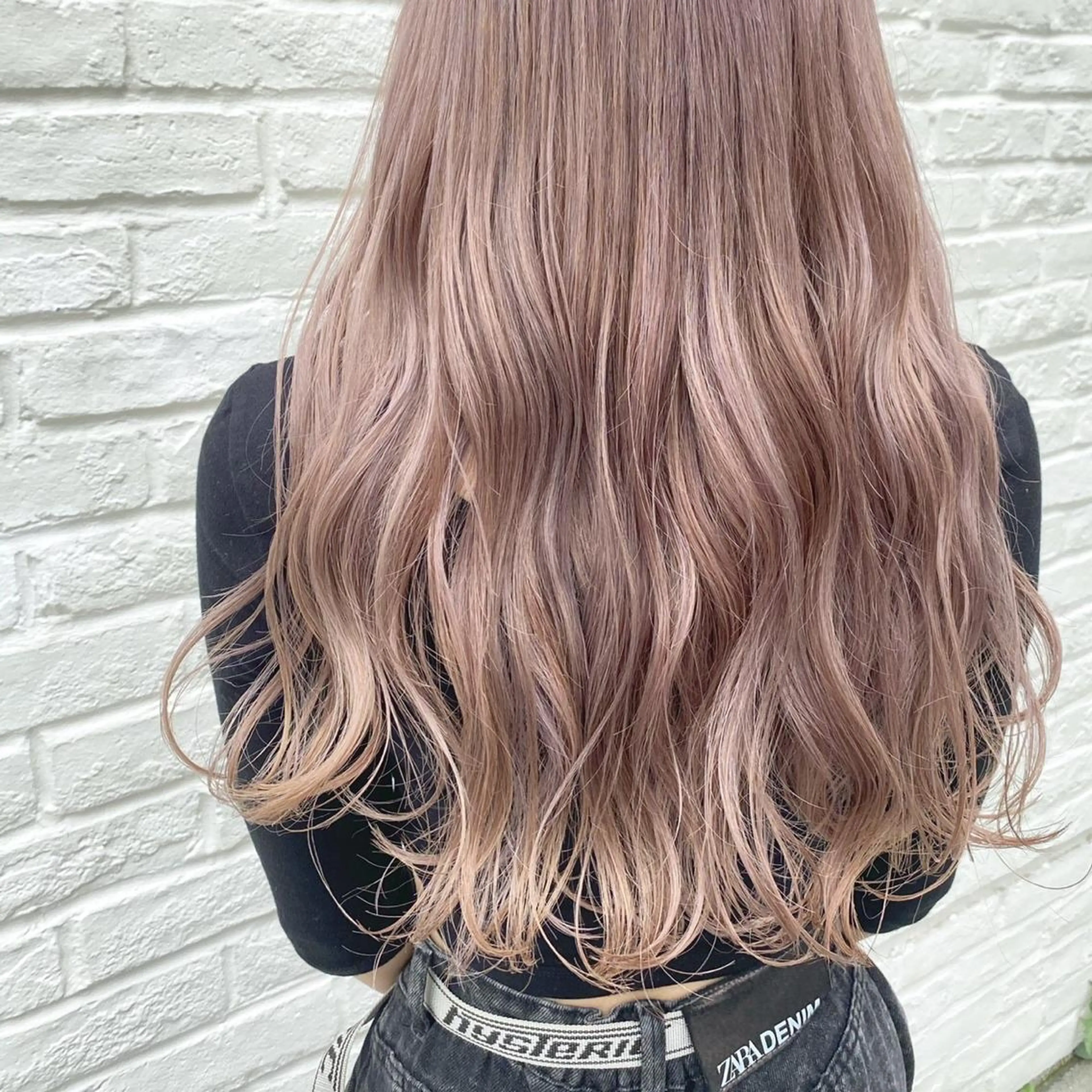 ロング カラー ベージュカラー ブリーチ ピンクカラー ピンクベージュ ザクザクレイヤー 🍀/カラー/小田のヘアスタイル