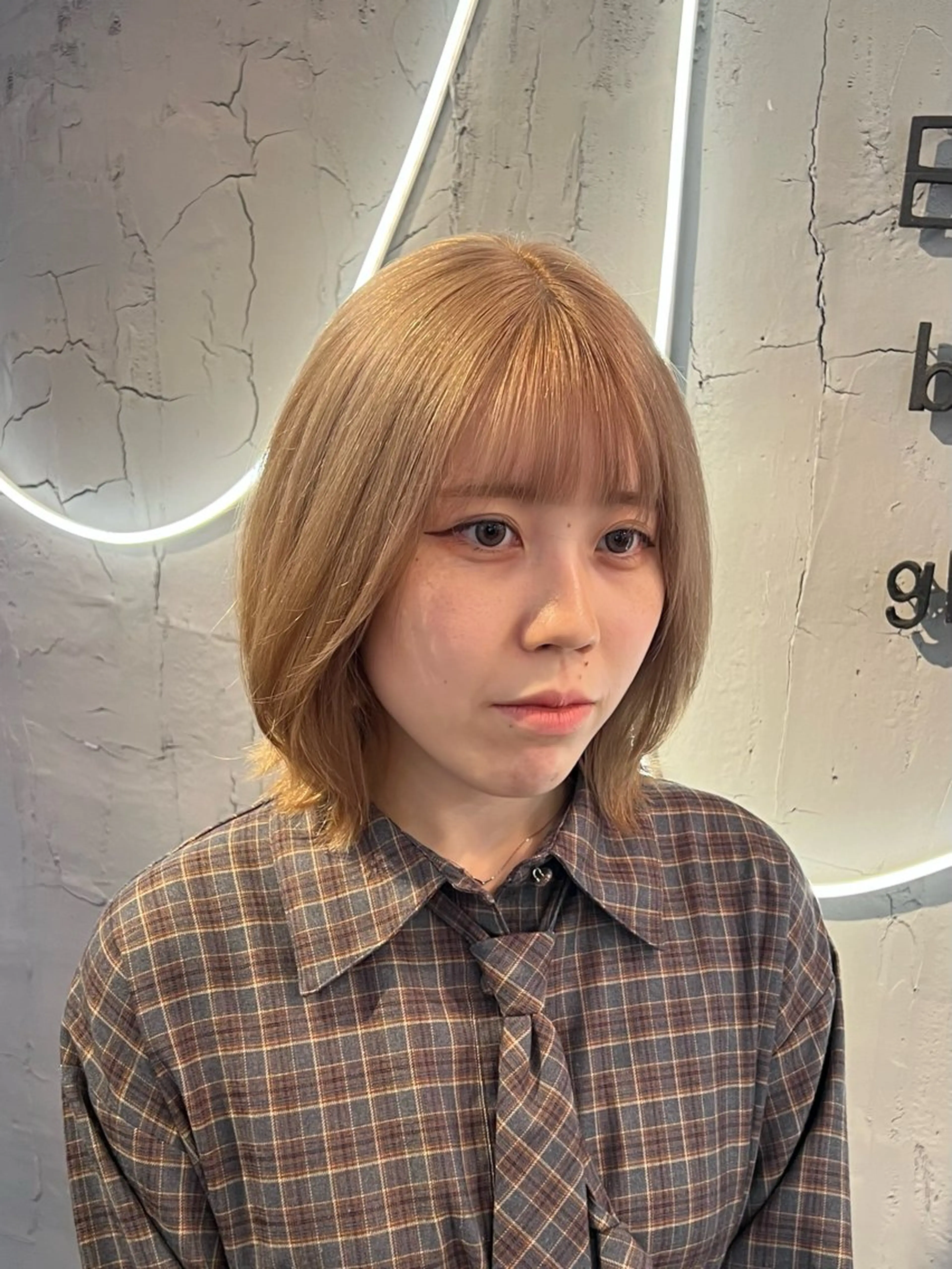 ショート カラー ベージュカラー ミルクティーベージュ カット ヘアカラー トリートメント ブリーチカラー🫧 いぐち しょうた🫧のヘアスタイル