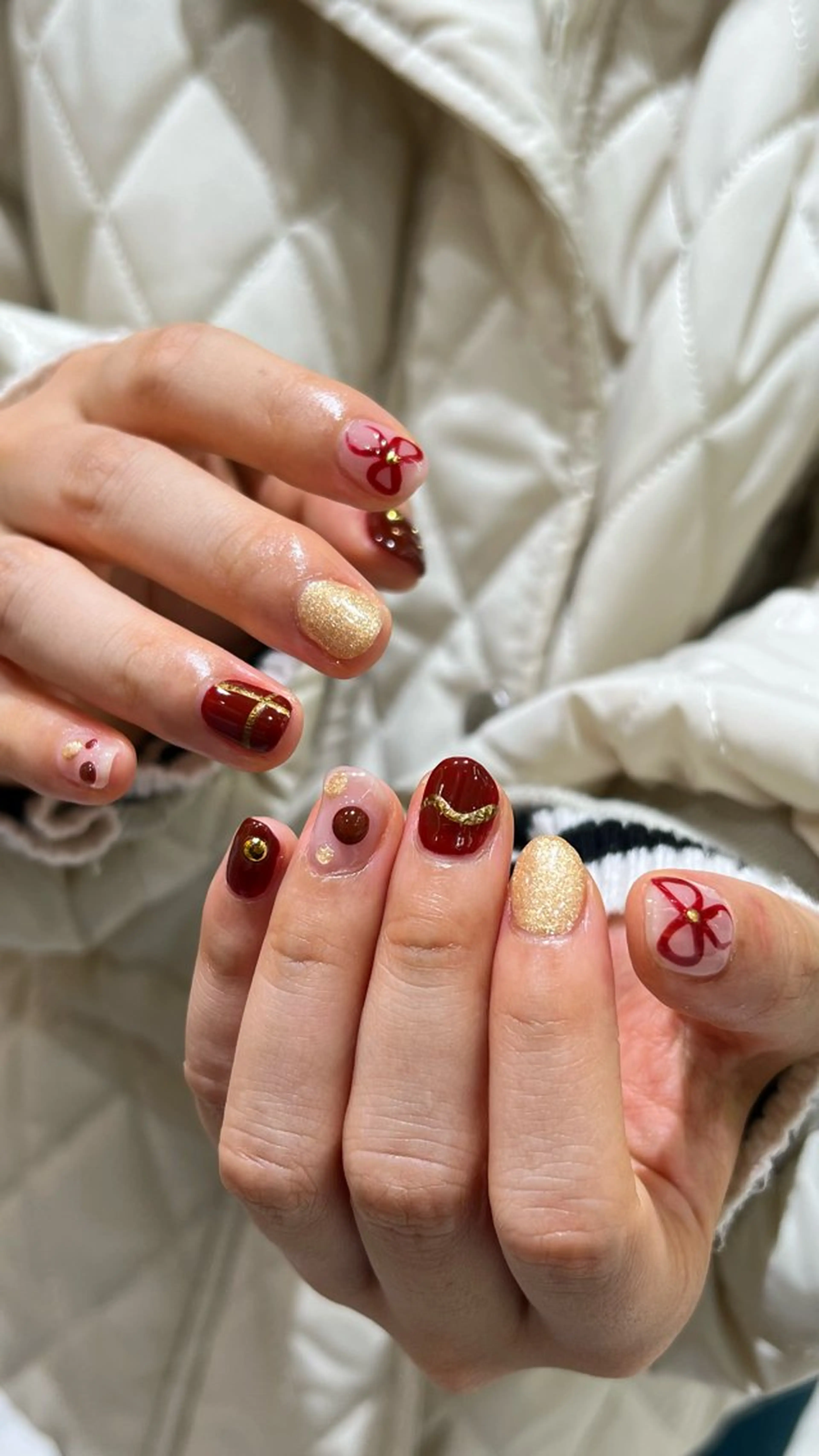 ネイル リボン 冬ネイル クリスマス ハンドネイル オシャレデザイン 🧺🪽/SHUNOのヘアスタイル