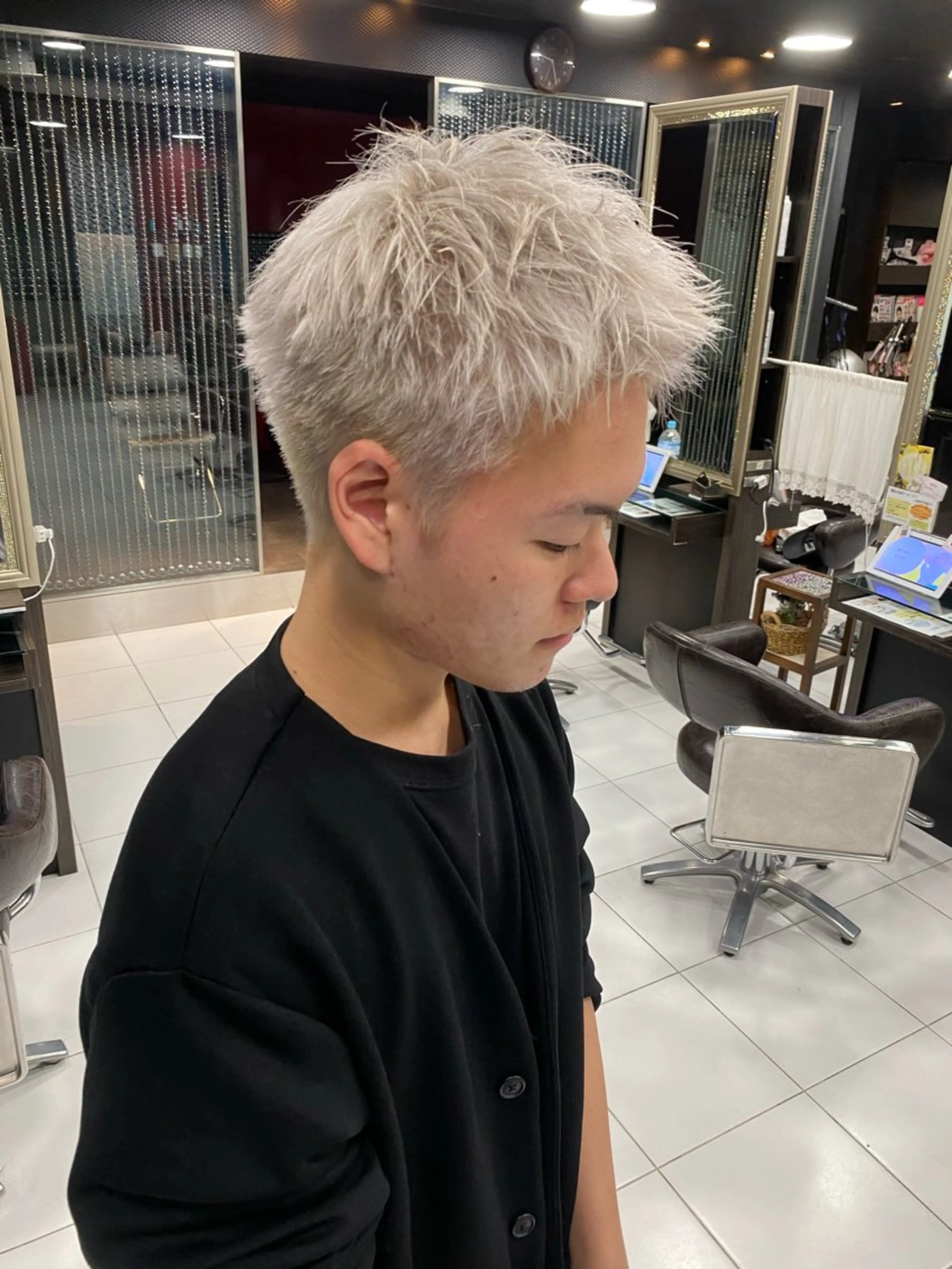 ショート カラー メンズ ホワイト/店長/カラ ー講師/錦糸町/岩崎のヘアスタイル