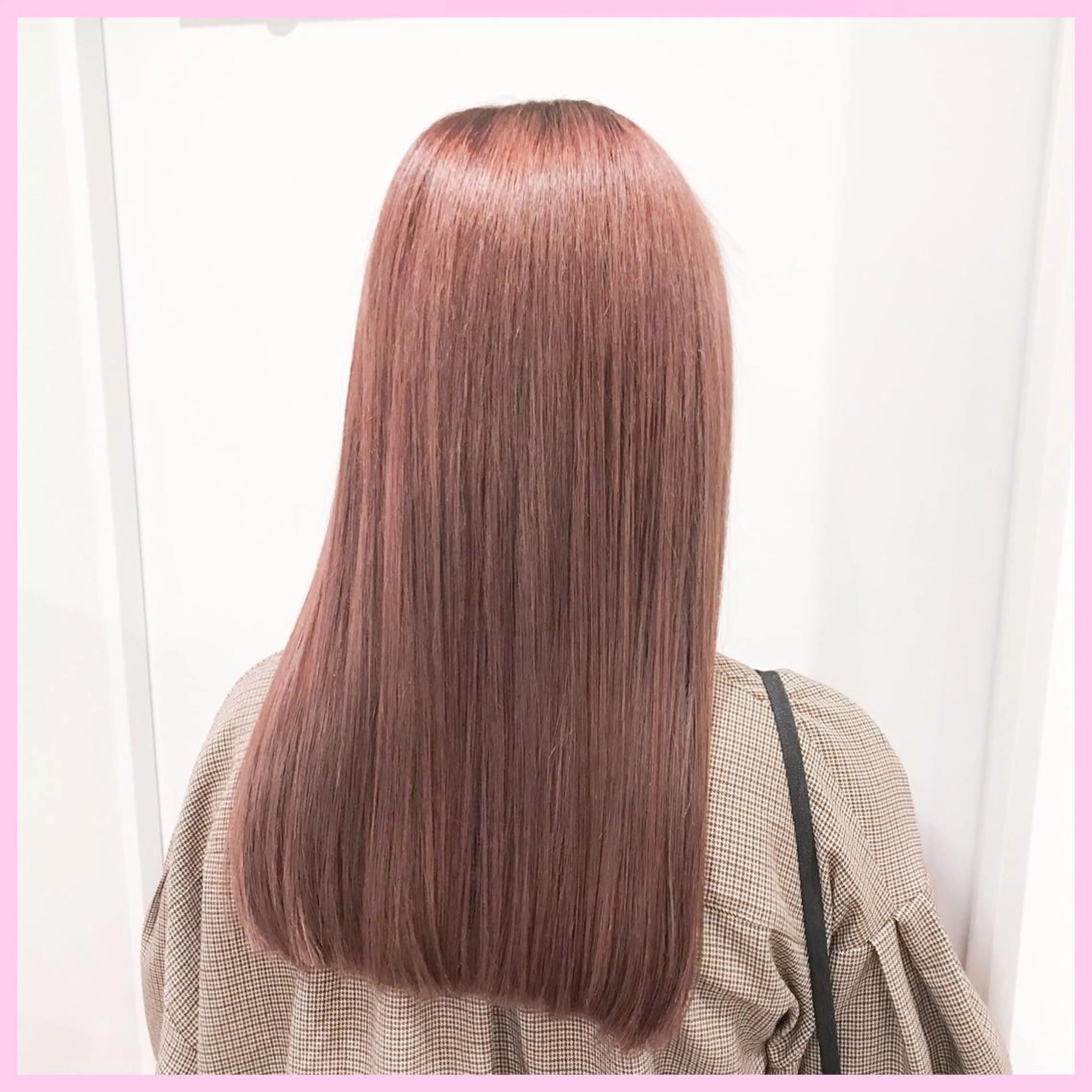 カラー ベージュカラー ピンクカラー ピンクベージュ SHIN/レイヤー カット×クロスパーマのヘアスタイル