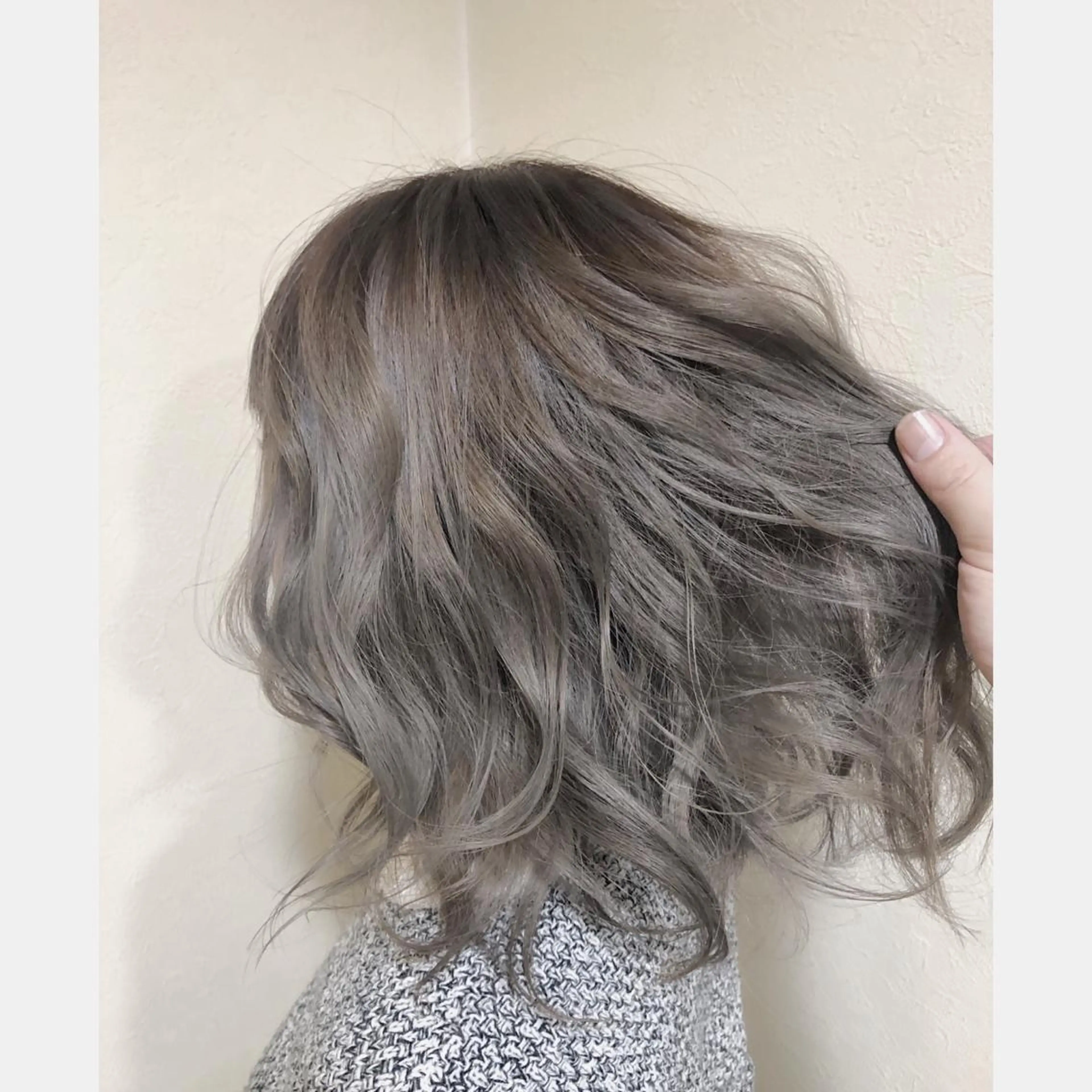 ロング カラー シルバー ホワイトシルバー カット 山崎 雄太のヘアスタイル
