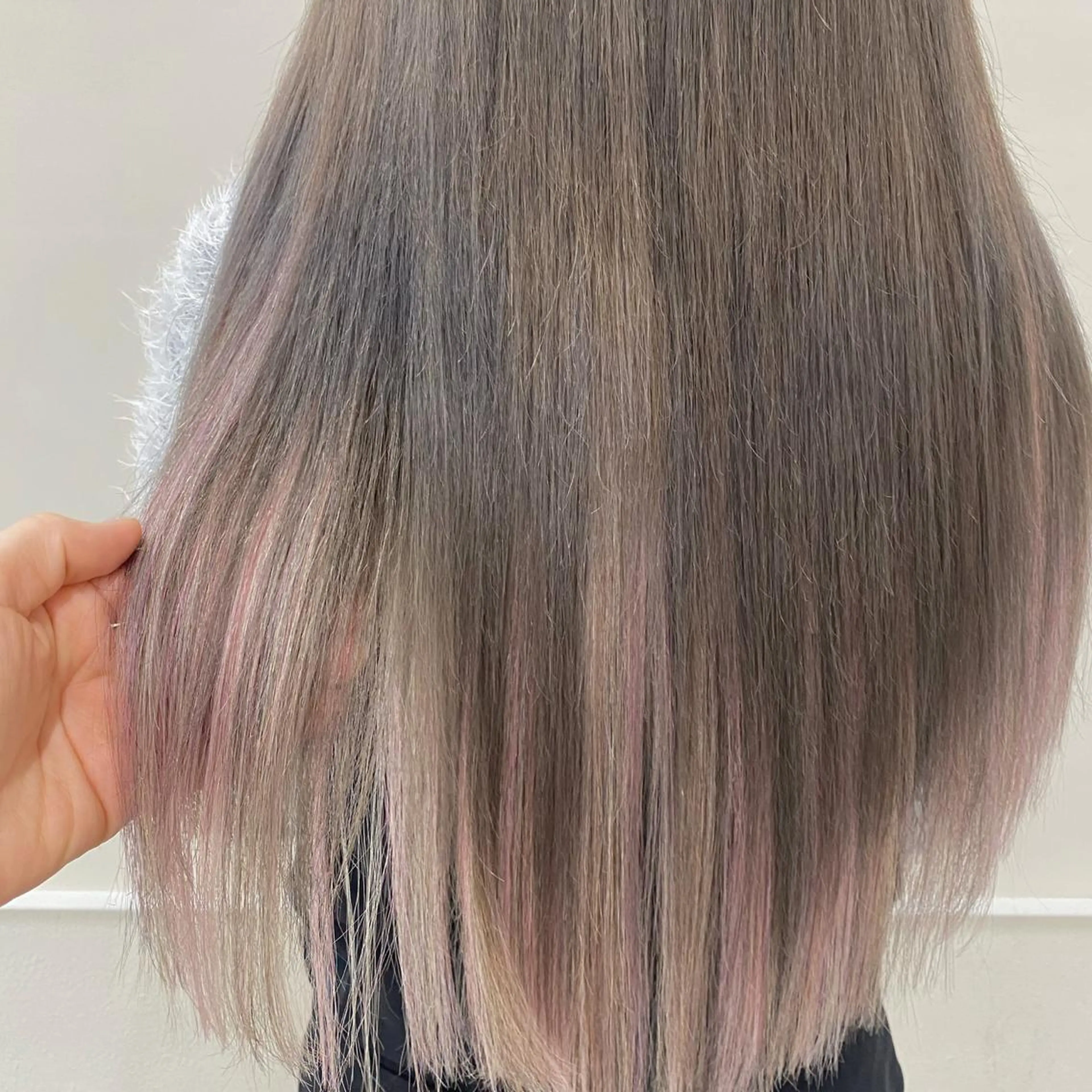 ロング カラー グラデーションカラー カット ヘアカラー エクステ エクステ ハイトーン 💭黒崎ハルカのヘアスタイル