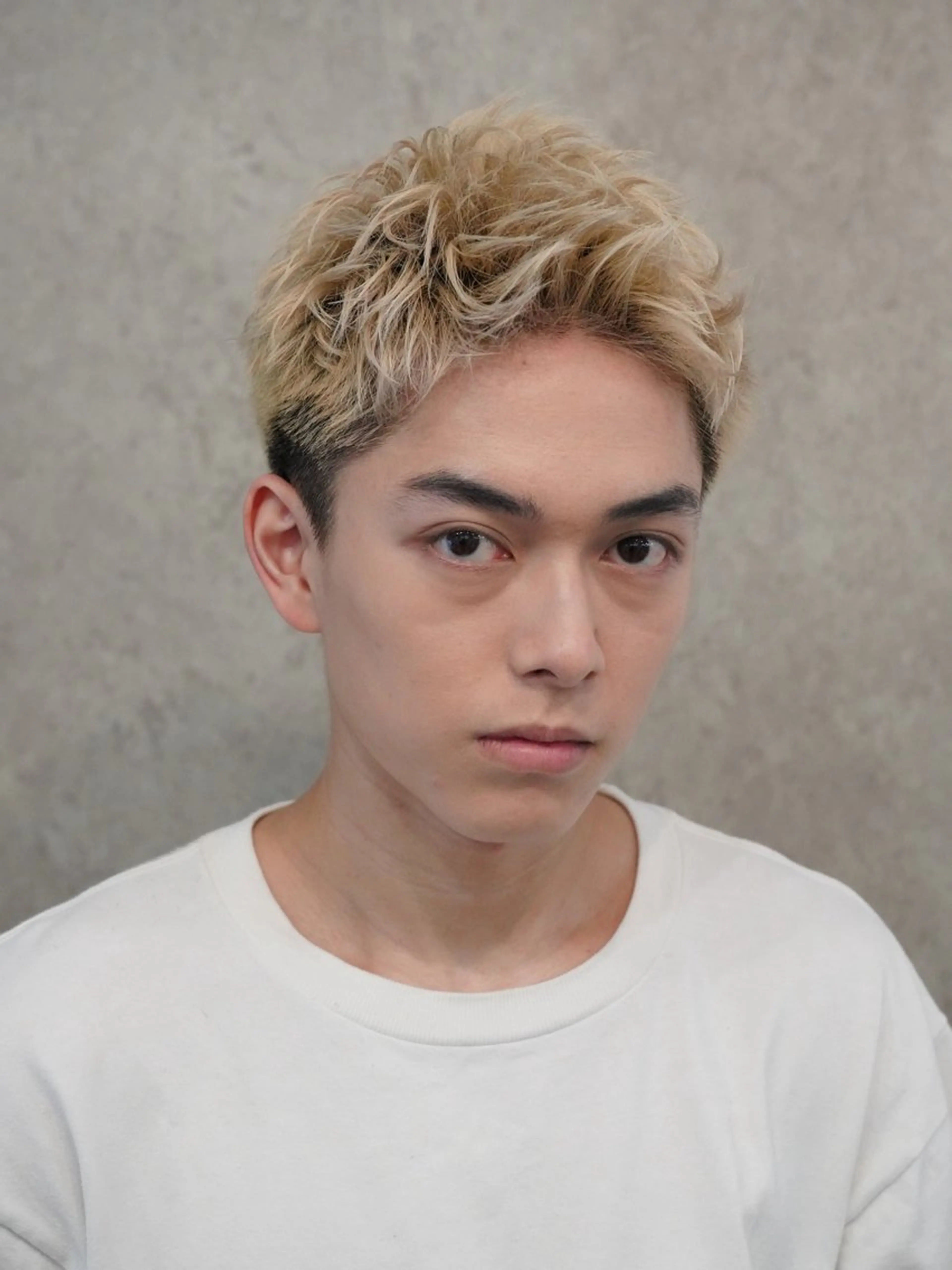 メンズ センターパート コンマヘア フェードカット カルマパーマ マッシュ fifth 渋谷原宿 波巻きパーマイノウエのヘアスタイル