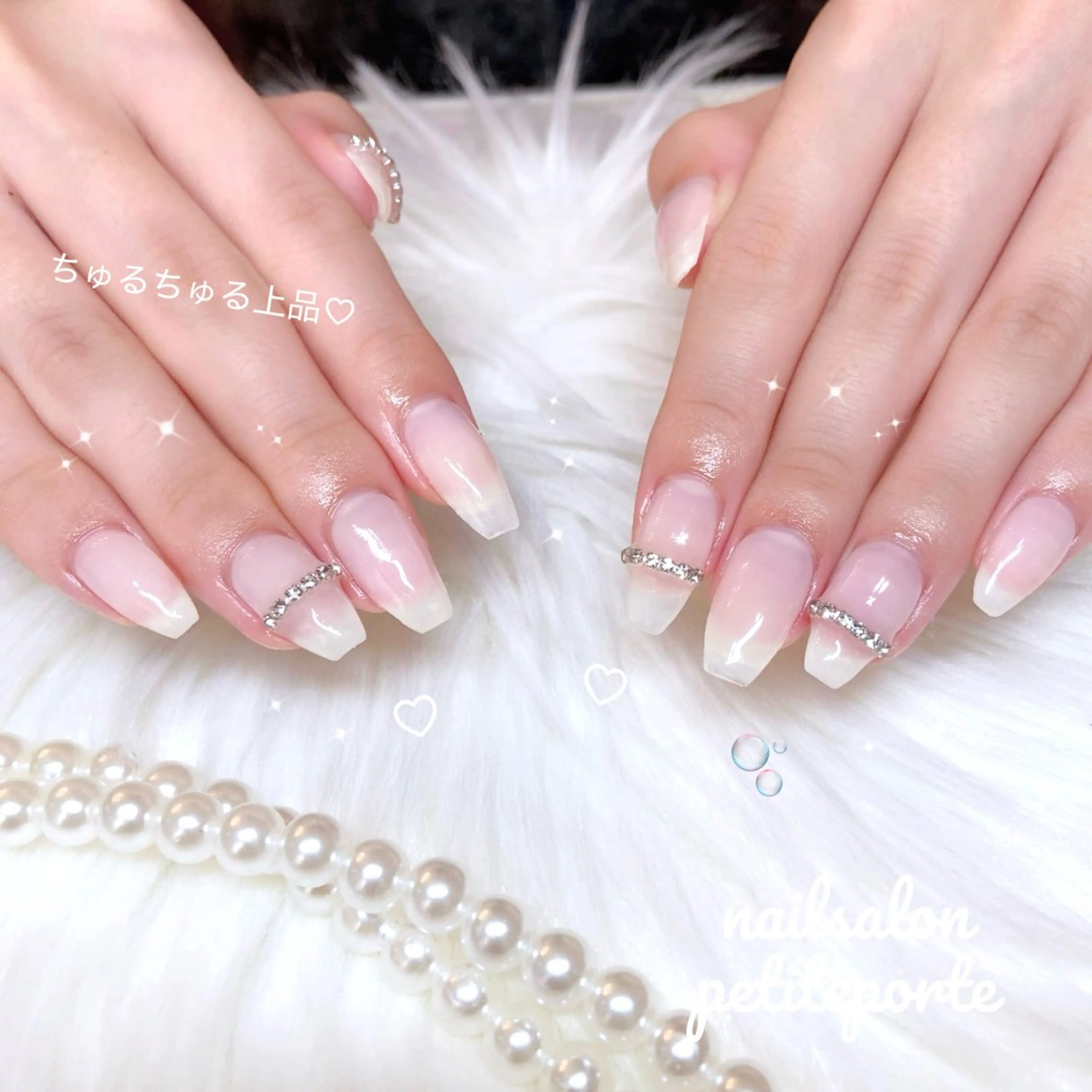 ネイル オフィスネイル シンプルネイル ストーンネイル ホワイト 冬ネイル ハンドネイル nailsalon petite porte所属・petite porteのネイルデザイン