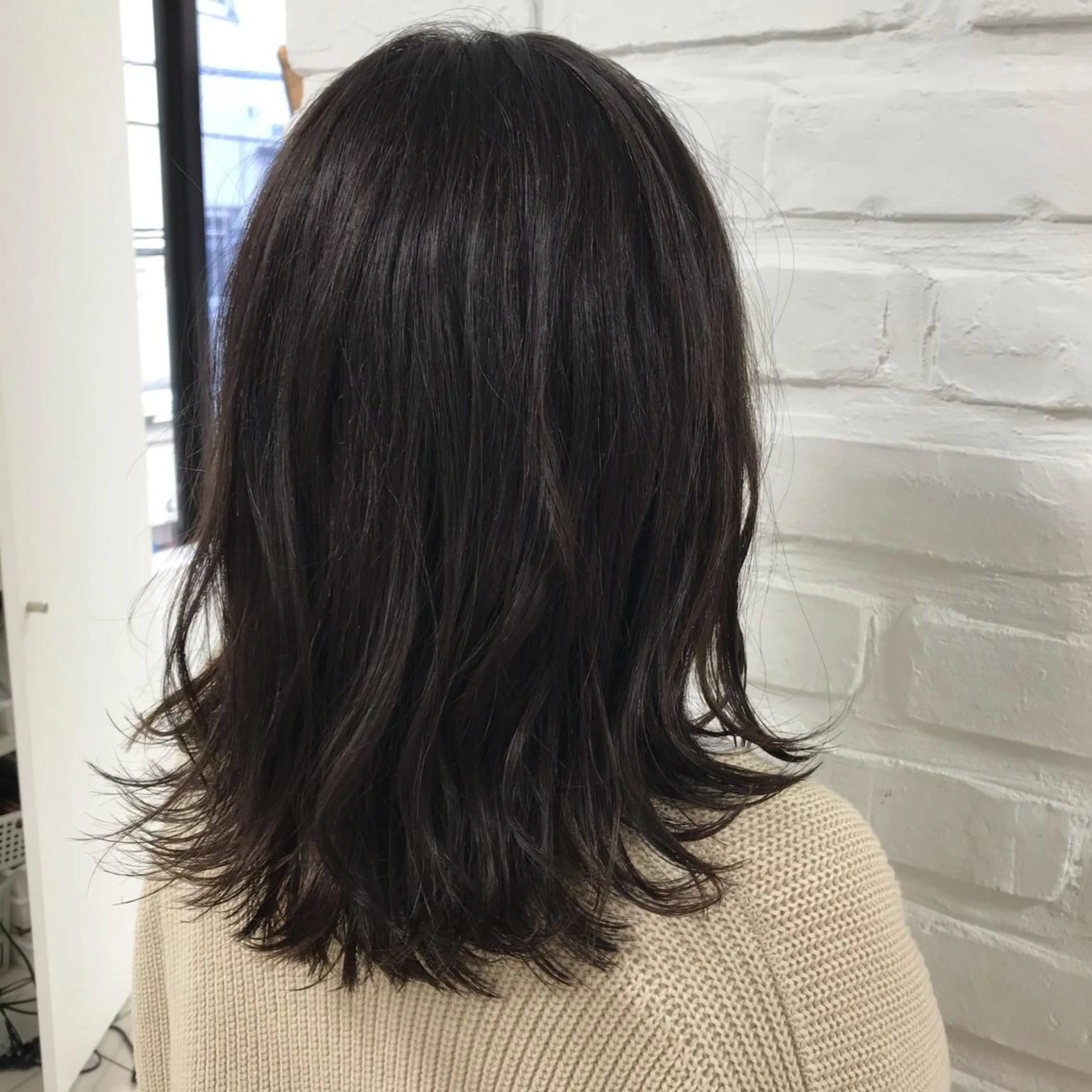 セミロング カラー 透明感カラー グレージュ 暖色カラー🌹 中山由梨のヘアスタイル