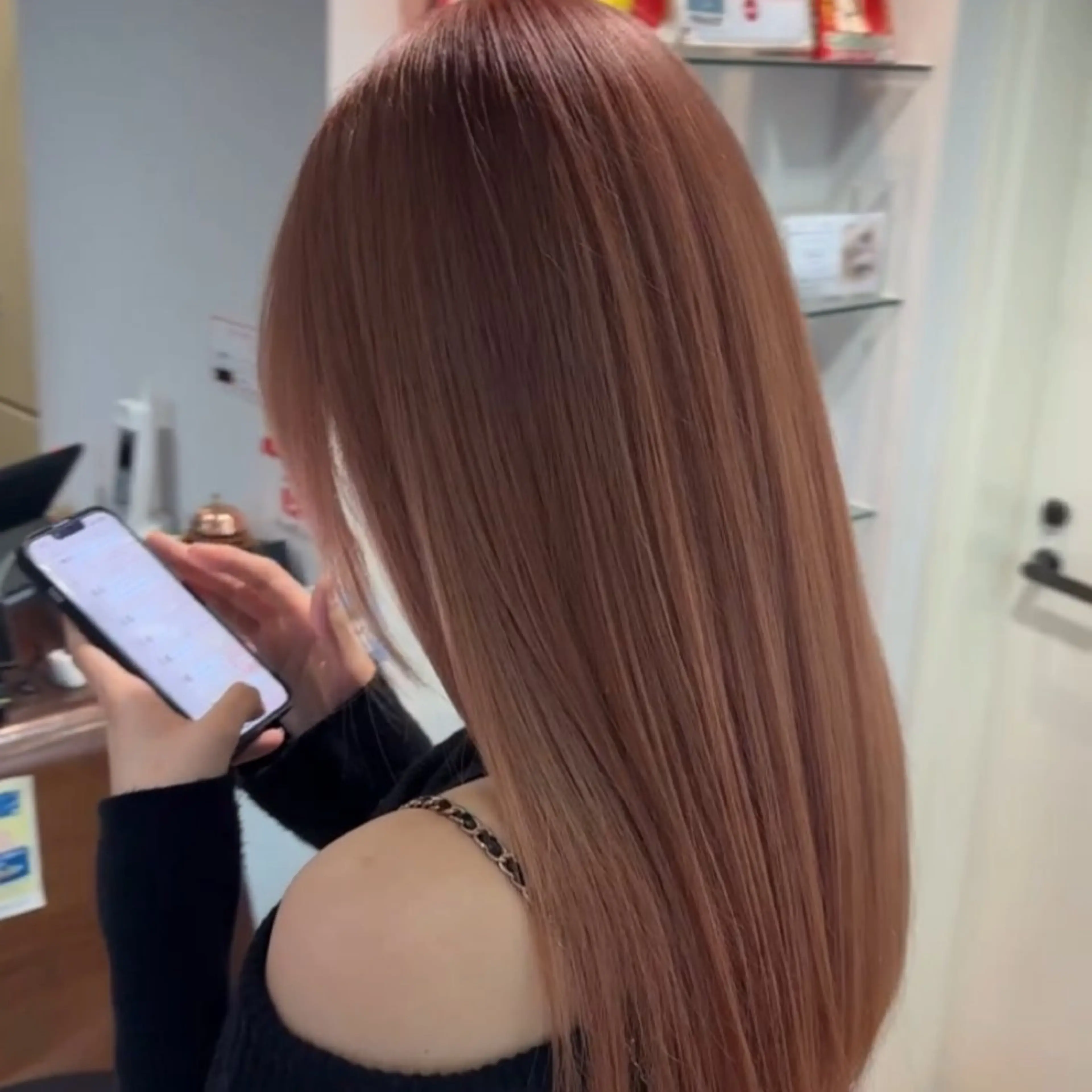 ロング ✨ケアブリーチカラー ✨️透明感カラーのヘアスタイル