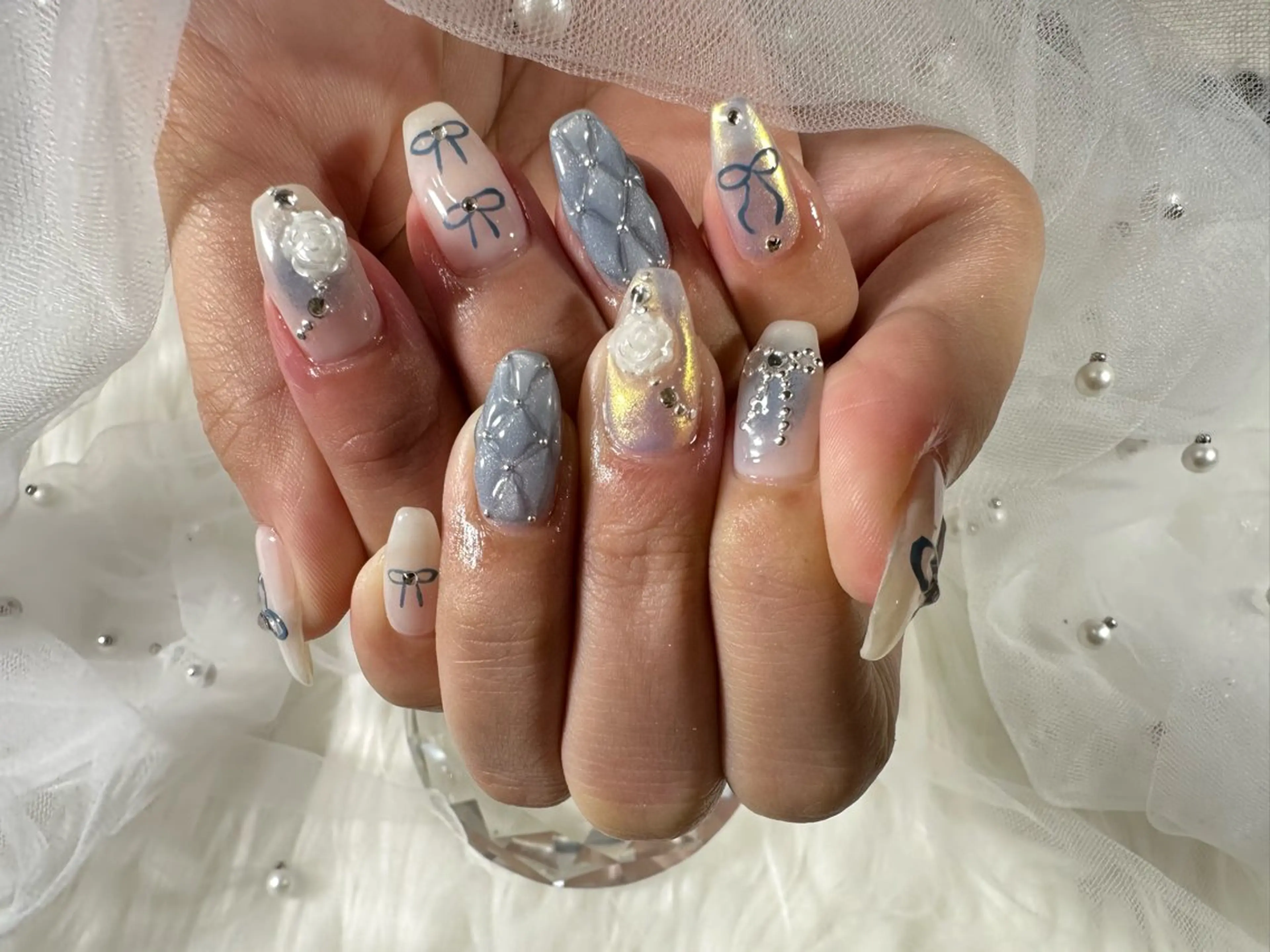 ネイル ブルー チークネイル 韓国ネイル ホワイト ハンドネイル Cheeme Nailのネイルデザイン