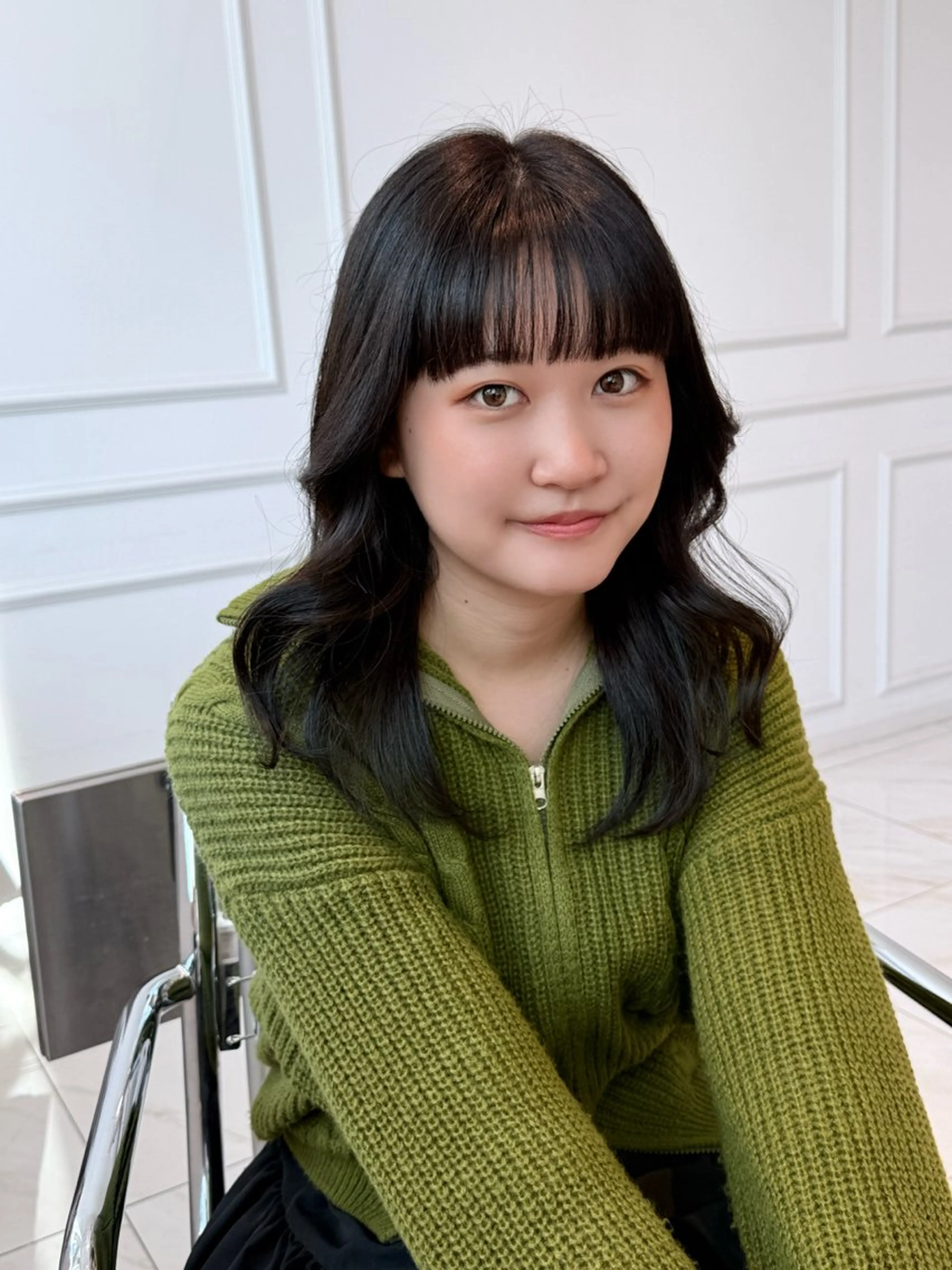 セミロング カラー 幕内 梨乃亜のヘアスタイル