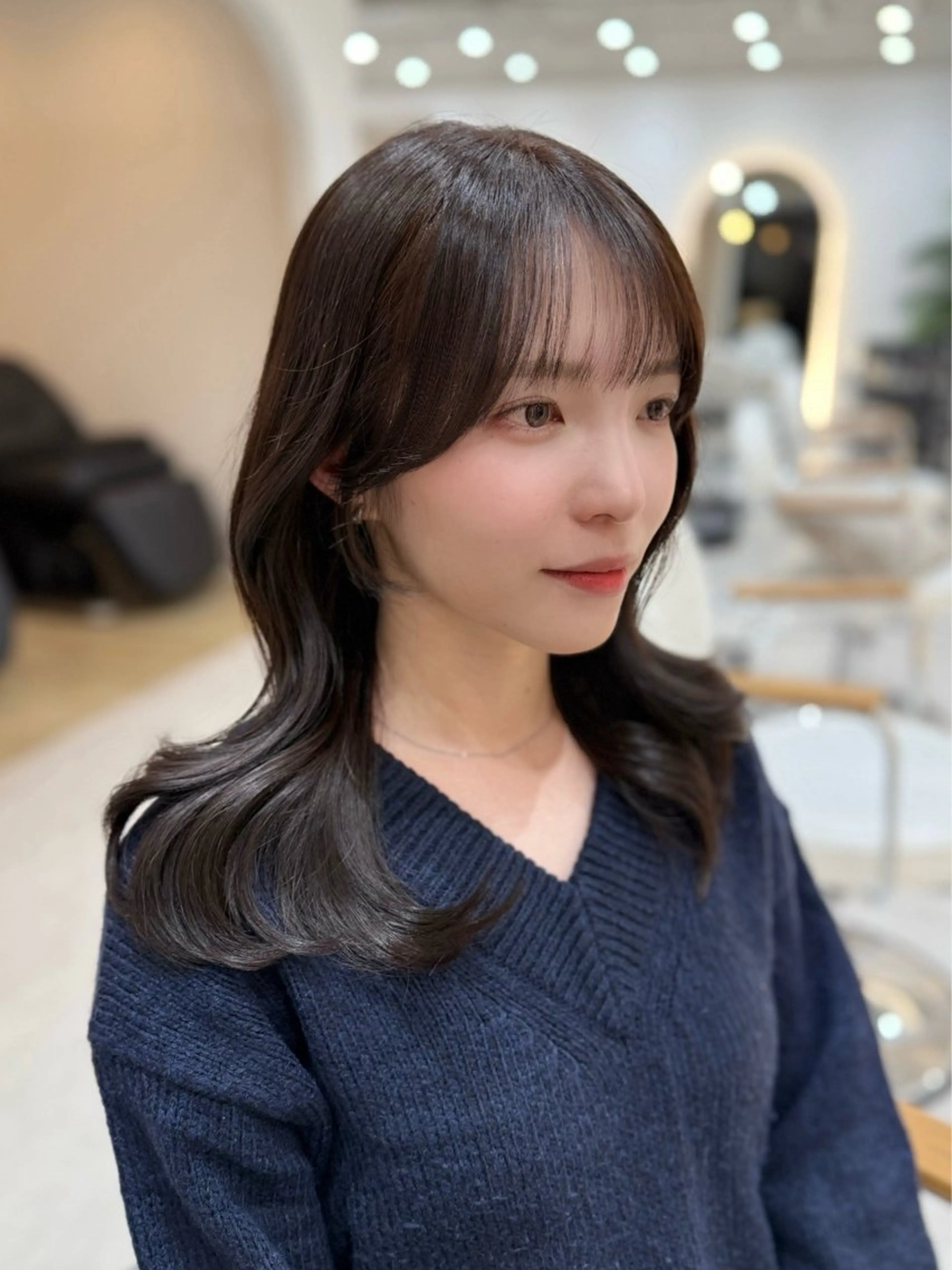 ミディアム カラー カット ヘアカラー トリートメント 韓国ヘア顔周りカット 艶髪ベージュtamaのヘアスタイル