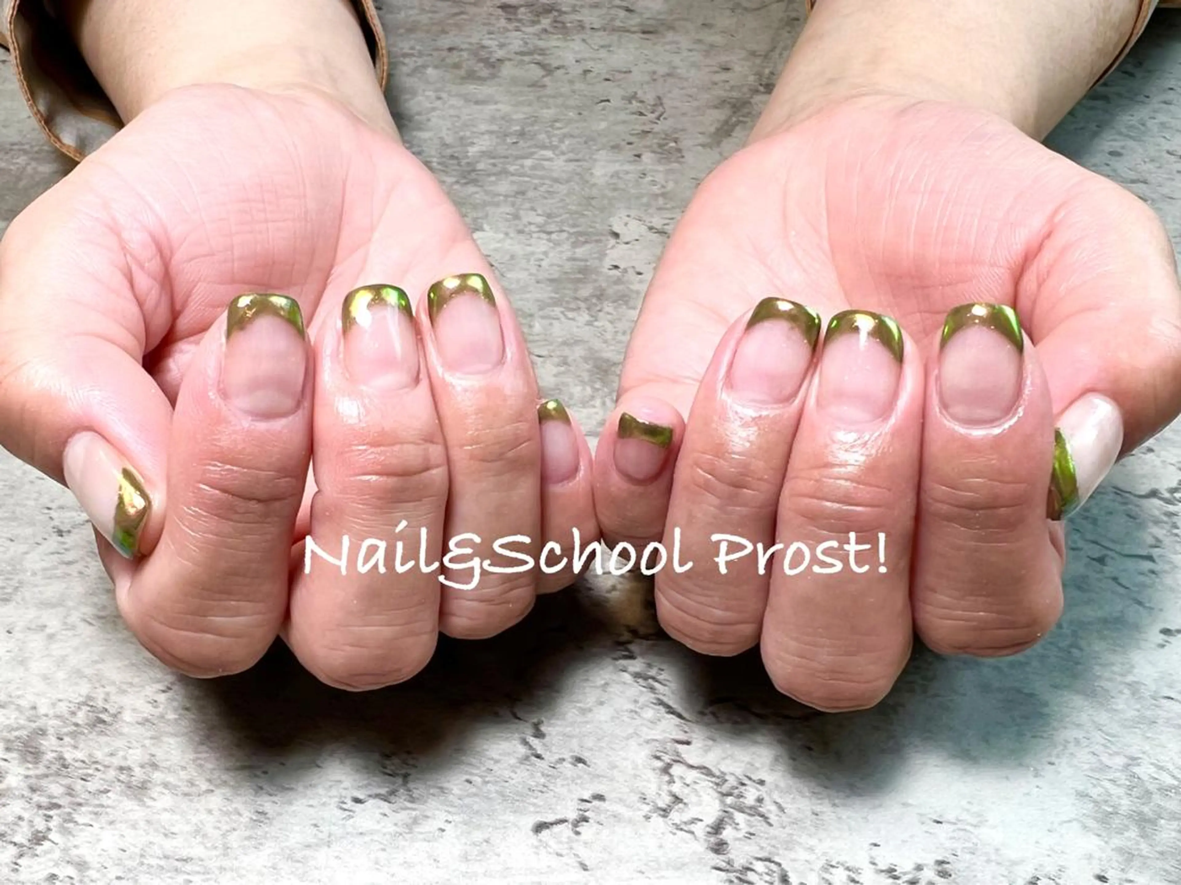 ネイル オーロラネイル フレンチネイル ミラーネイル ピンク Nails Prost!のネイルデザイン