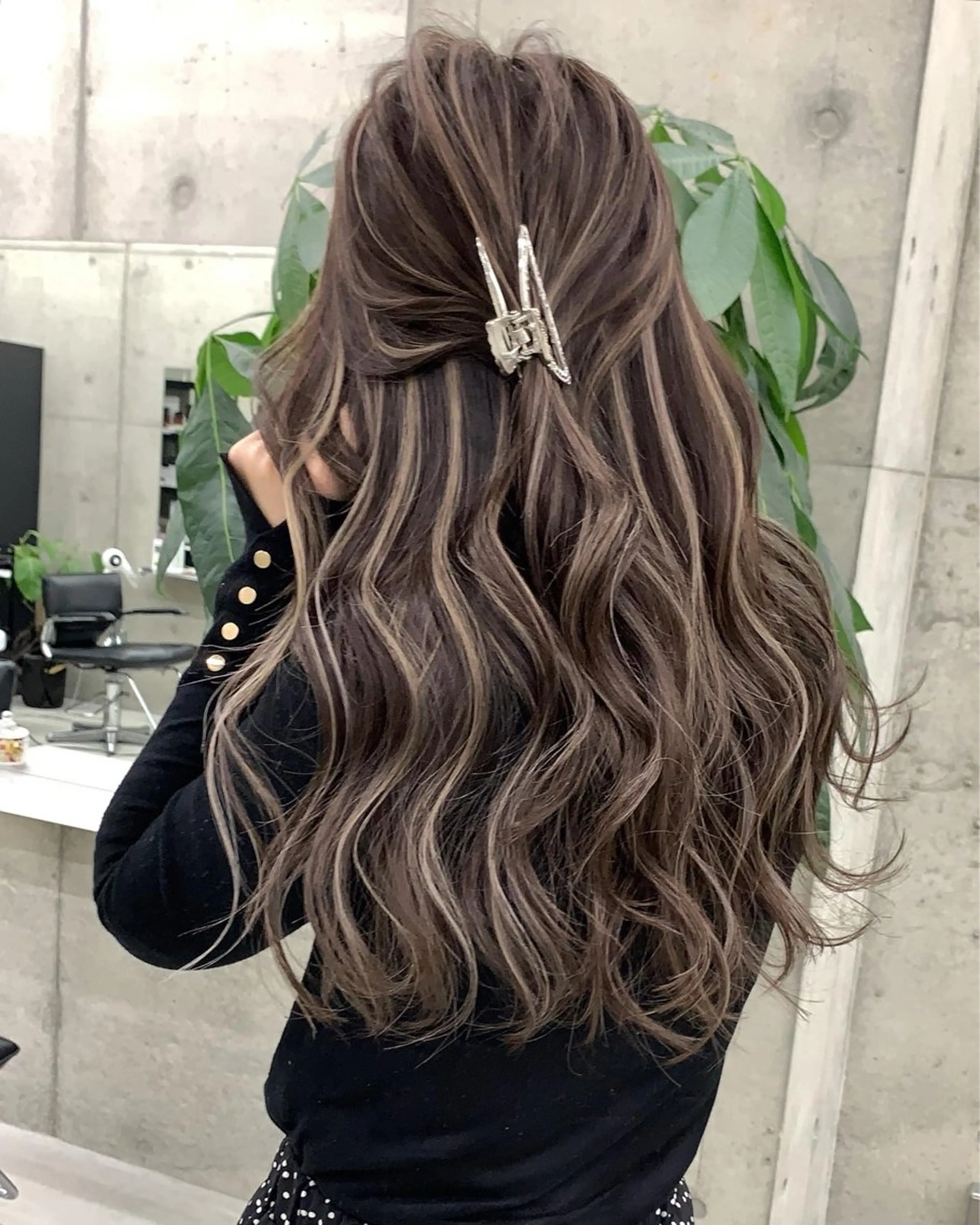 ロング カラー ハイライトカラー ハイライト ヘアカラー 八代 珠羽のヘアスタイル