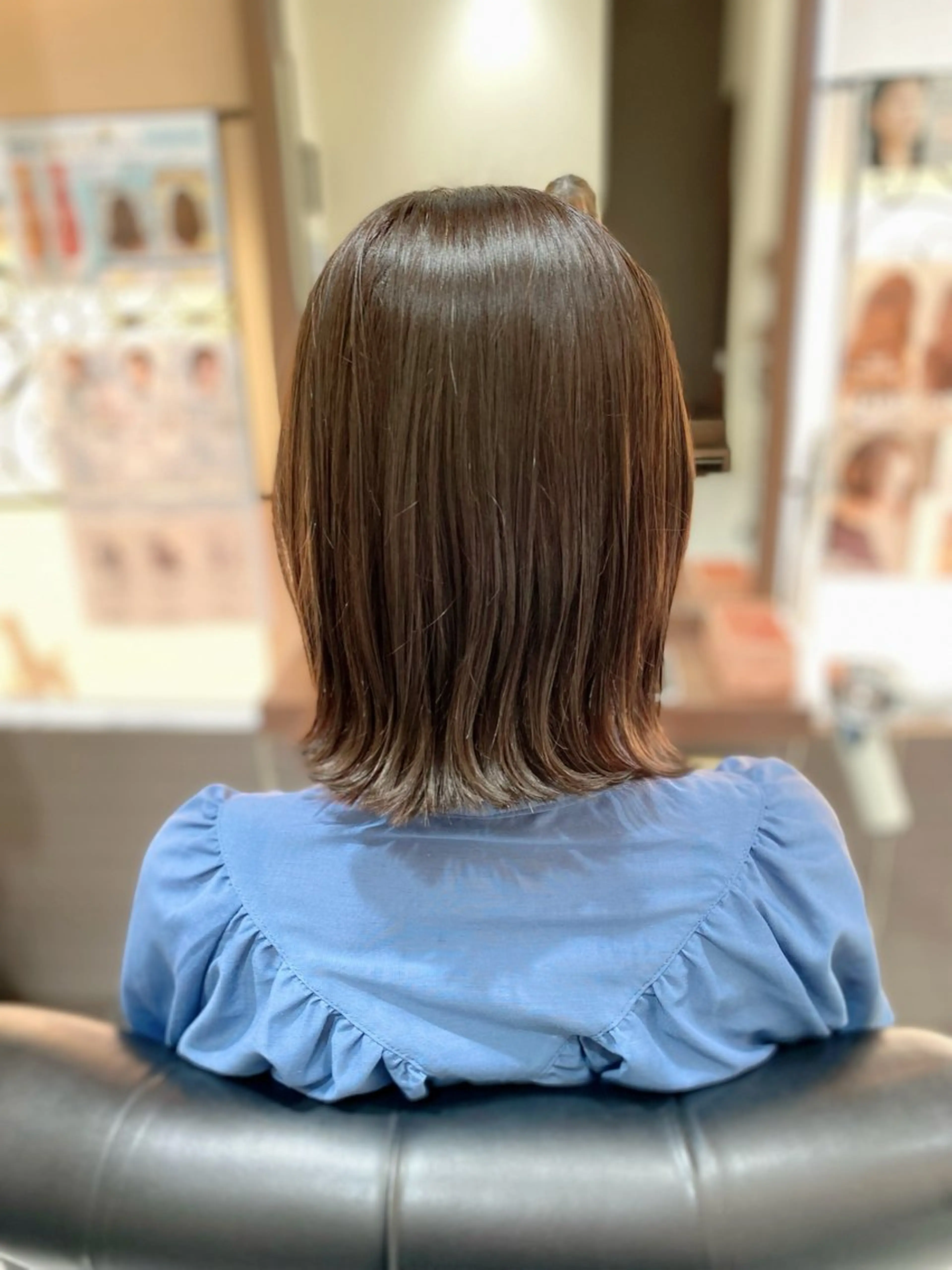 ミディアム 切りっぱなしボブ ボブ 外ハネヘア カット ヘアカラー トリートメント 横手 亜紀のヘアスタイル