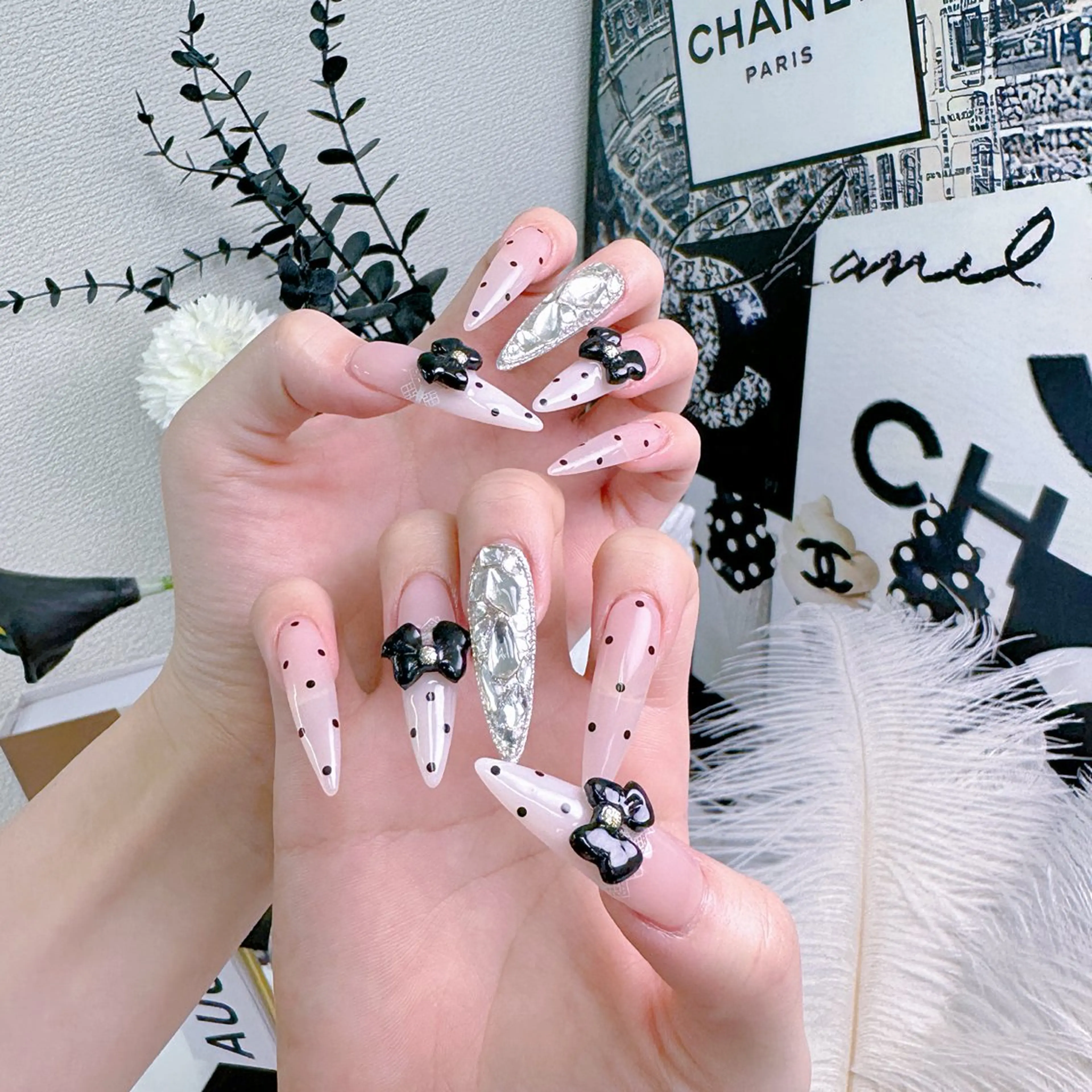 ネイル チークネイル クリアネイル ドット ガーリー キラキラネイル ハンドネイル NailPrincess所属・princess スカルプ専門店のネイルデザイン