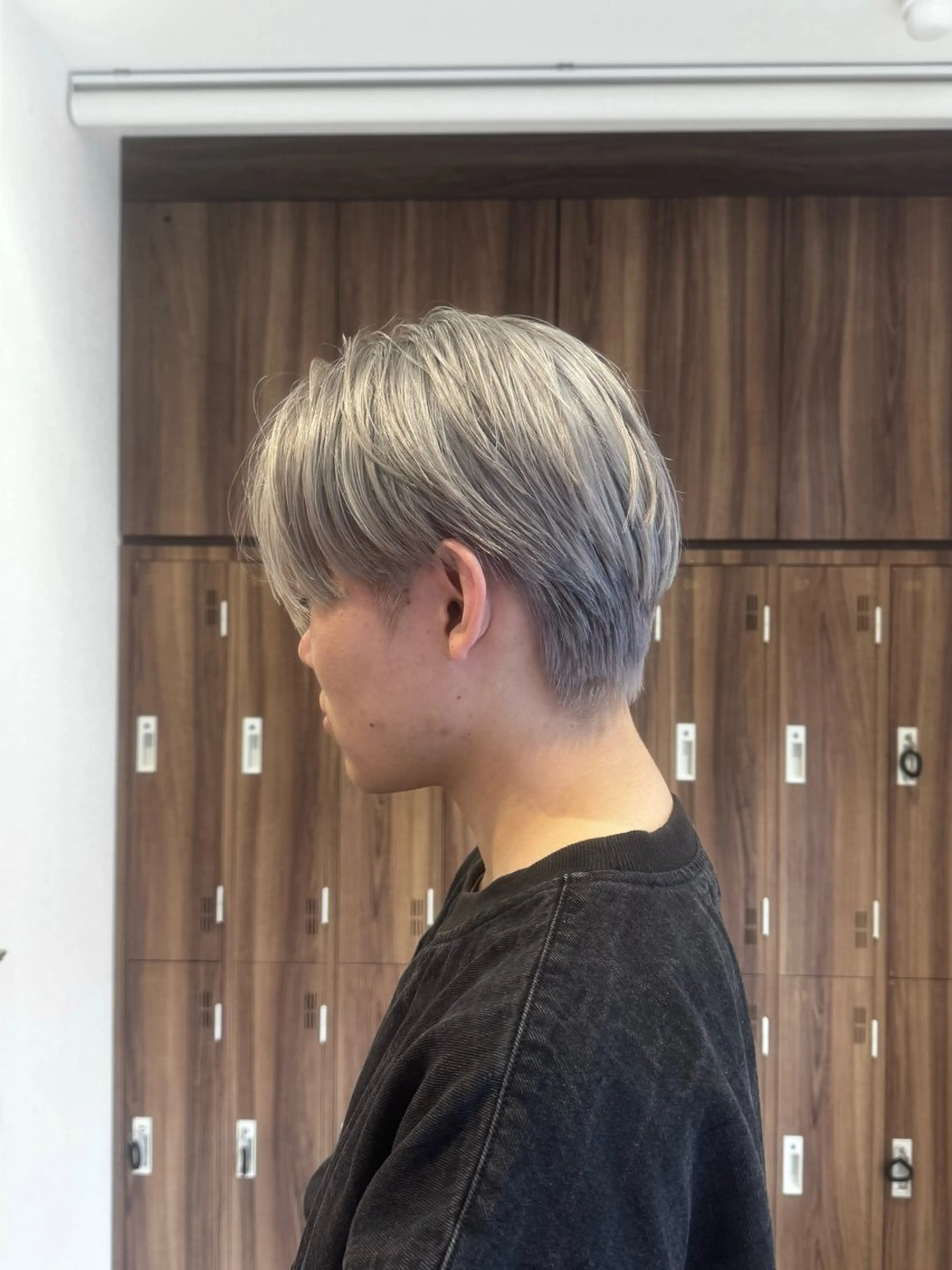 ショート カラー メンズ メンズブリーチ ブリーチ ブロンド ホワイトブロンド カット ヘアカラー ﾃﾞｻﾞｲﾝｶﾗｰ Mirutayaのヘアスタイル