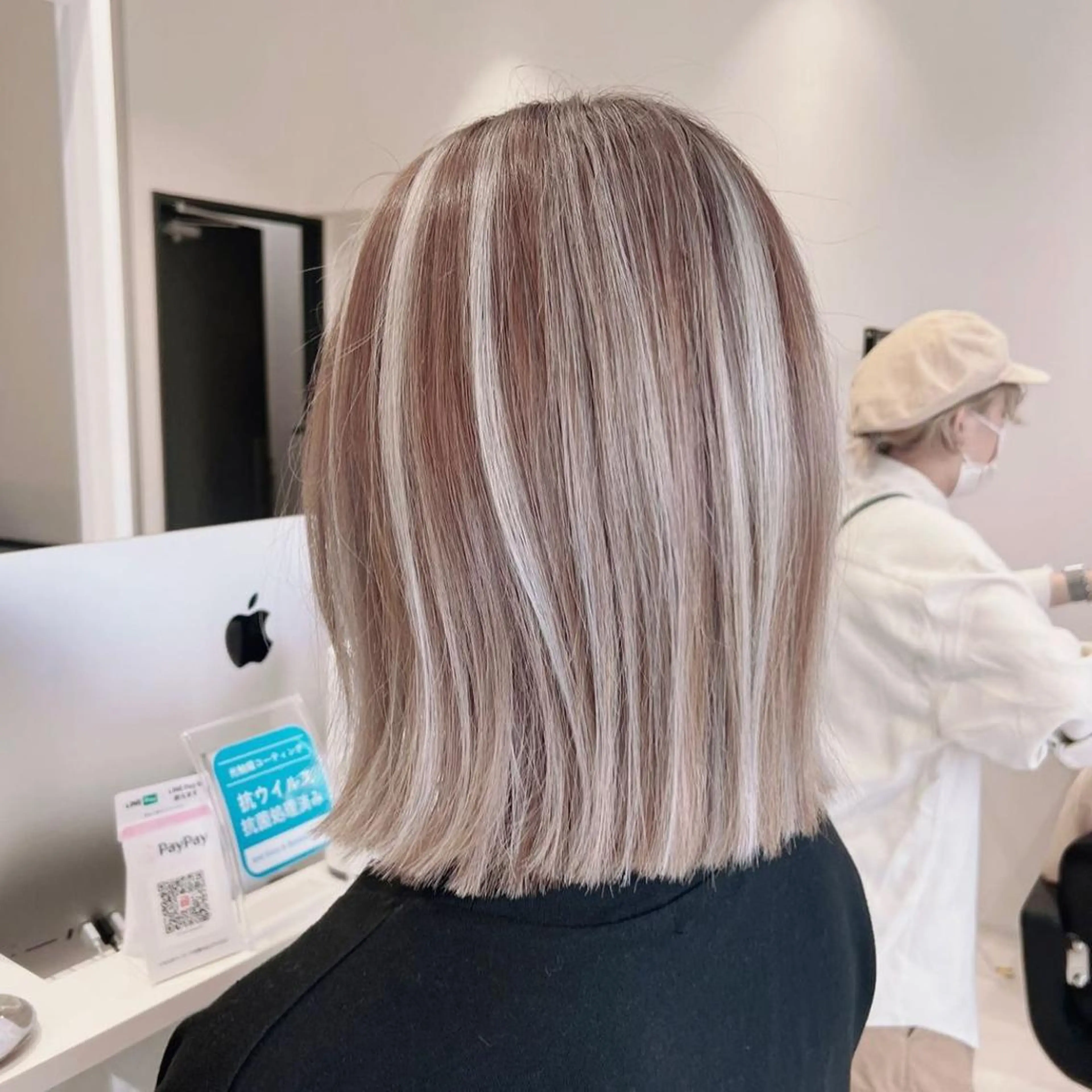 ミディアム カラー ブリーチ ケアブリーチ ハイライトカラー ハイライト 髪質改善 ヘアカラー オフホワイトアンドなんば所属・福西 洋斗のヘアスタイル