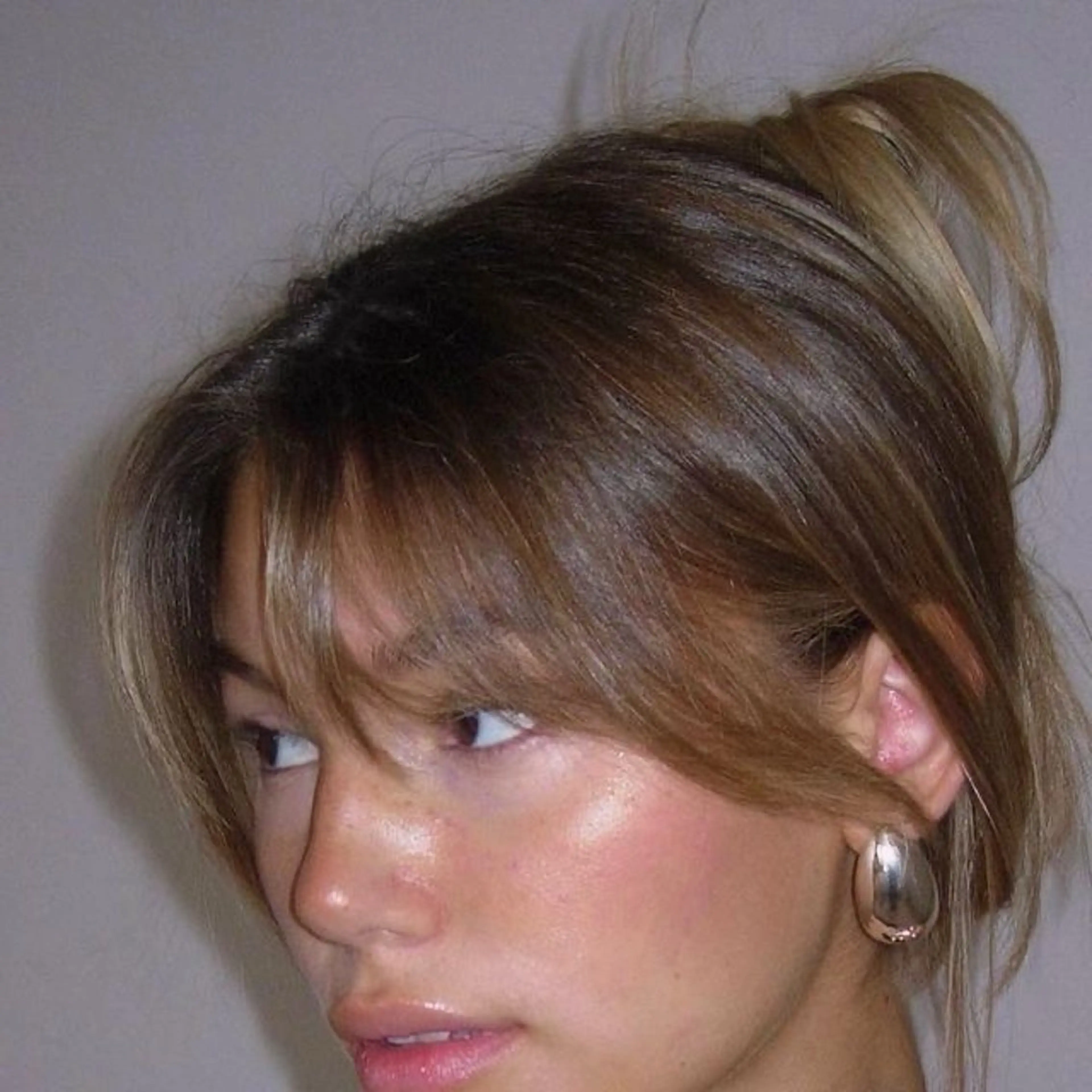 結んで可愛いレイヤーカットの写真