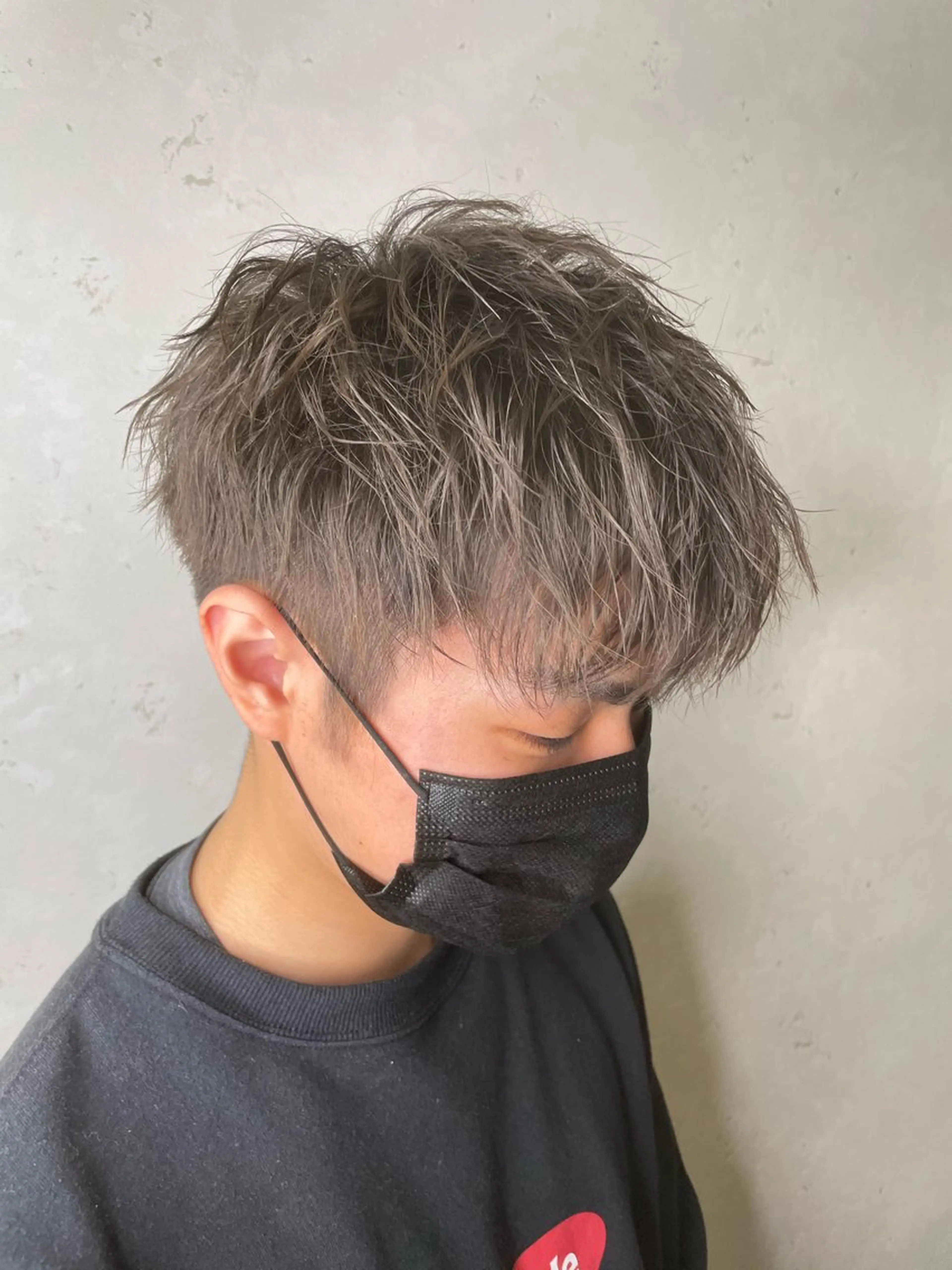 カラー メンズ メンズブリーチ ブリーチ ケアブリーチ 透明感カラー グレージュ ヘアカラー Taku ／ケアハイトーンのヘアスタイル