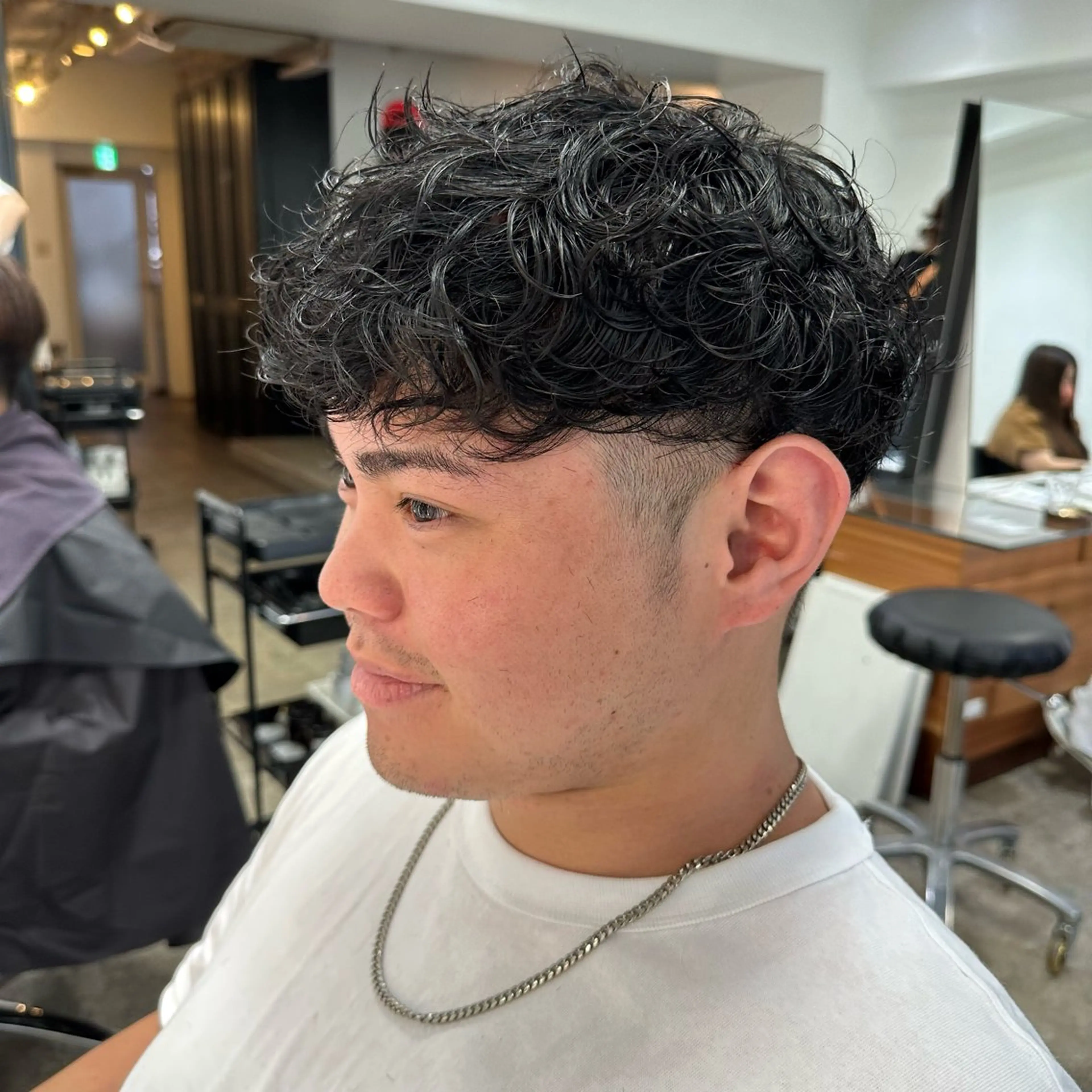 ショート パーマ メンズ スペインカール 波巻きパーマ カット パーマ トリートメント KAEDE【似合わせ 垢抜けヘア】のヘアスタイル