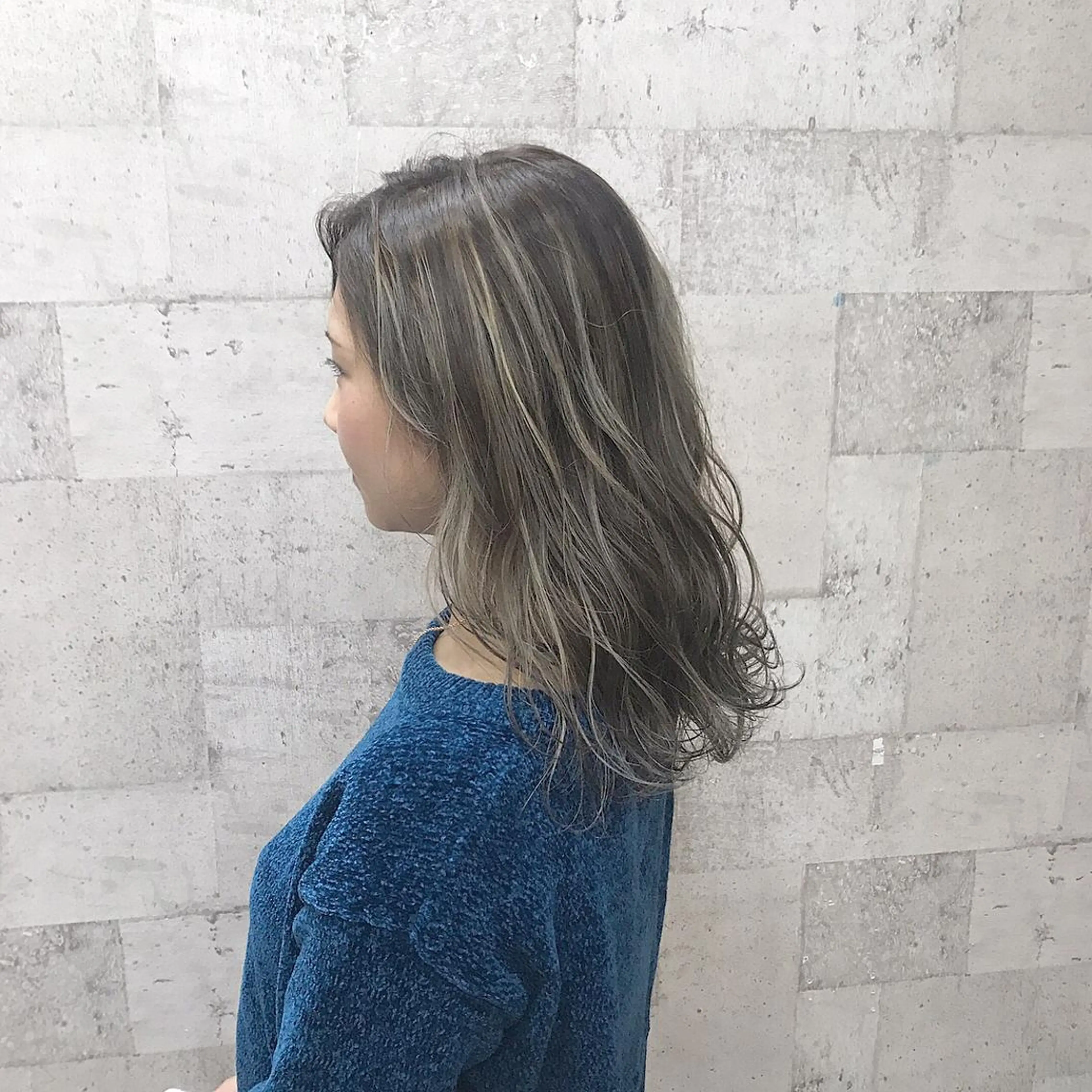 セミロング カラー ブリーチ ハイライトカラー ハイライト インナーカラー/天神 ブリーチ/吉田のヘアスタイル