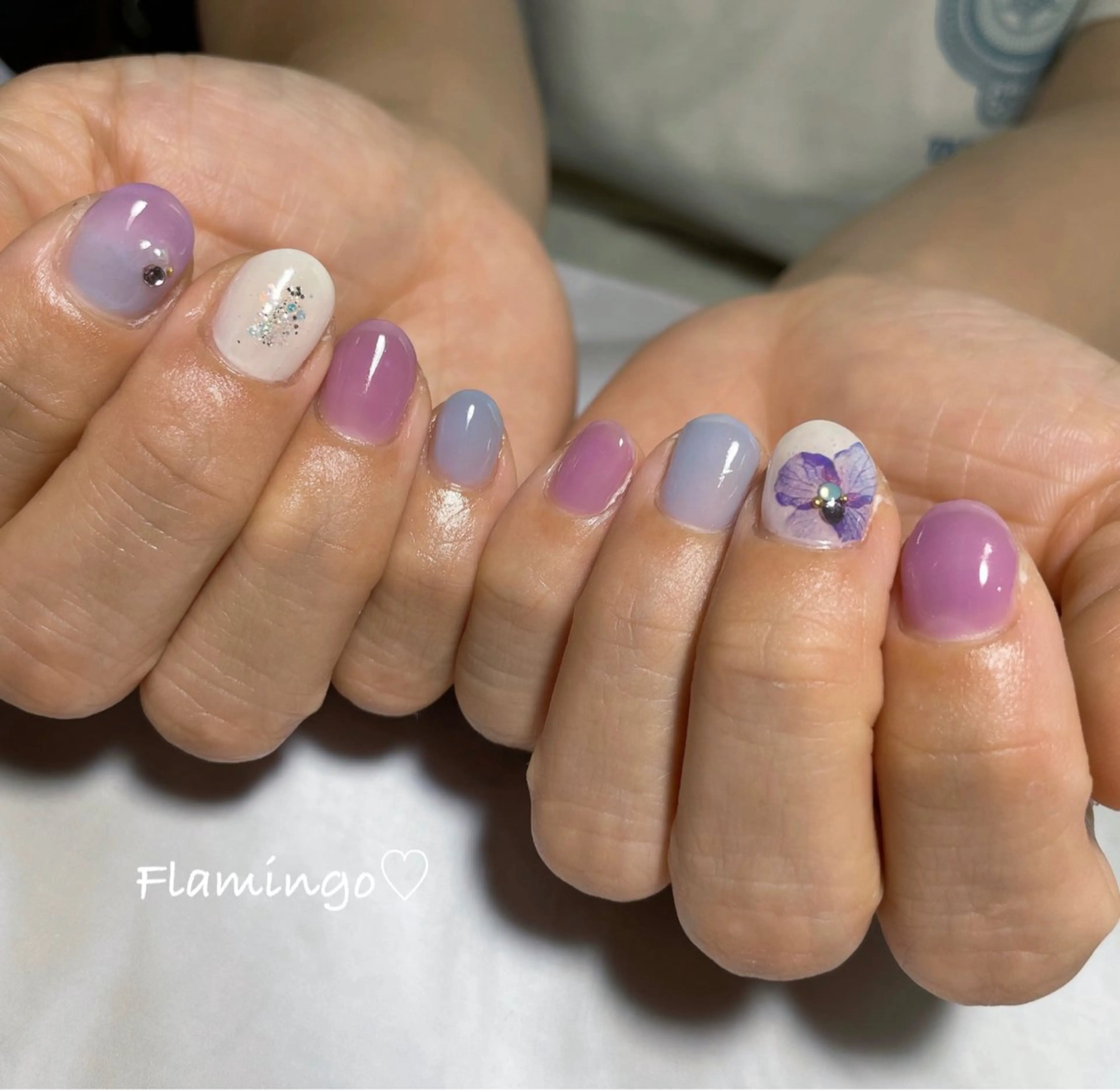 ネイル グラデーション ラメ(グリッター) ワンカラーネイル ハンドネイル シンプル／上品／爪育 ☺︎Flamingoのネイルデザイン