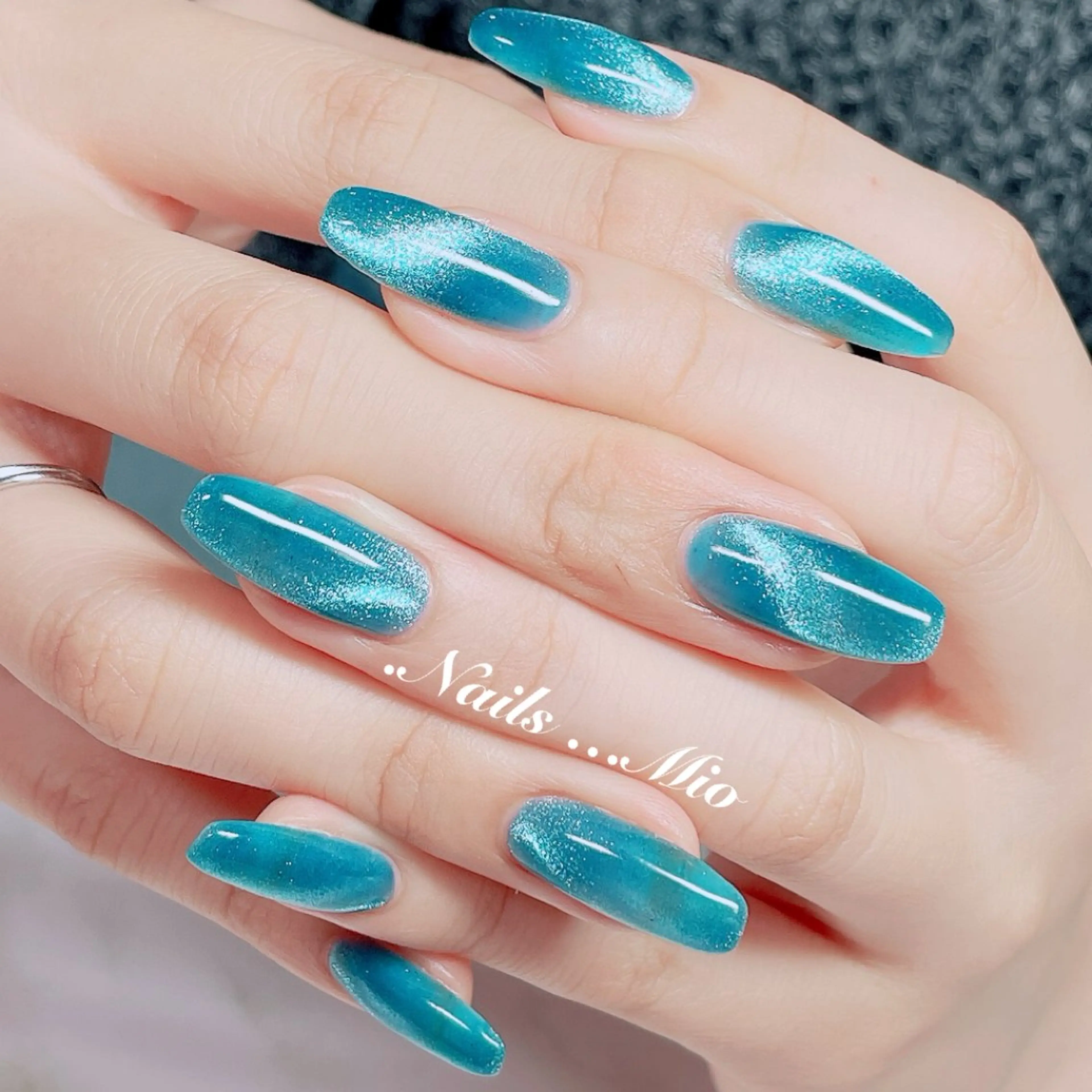ネイル ジェルネイル マグネットネイル 赤色 .Nails Mio 赤羽西ネイルサロンのネイルデザイン