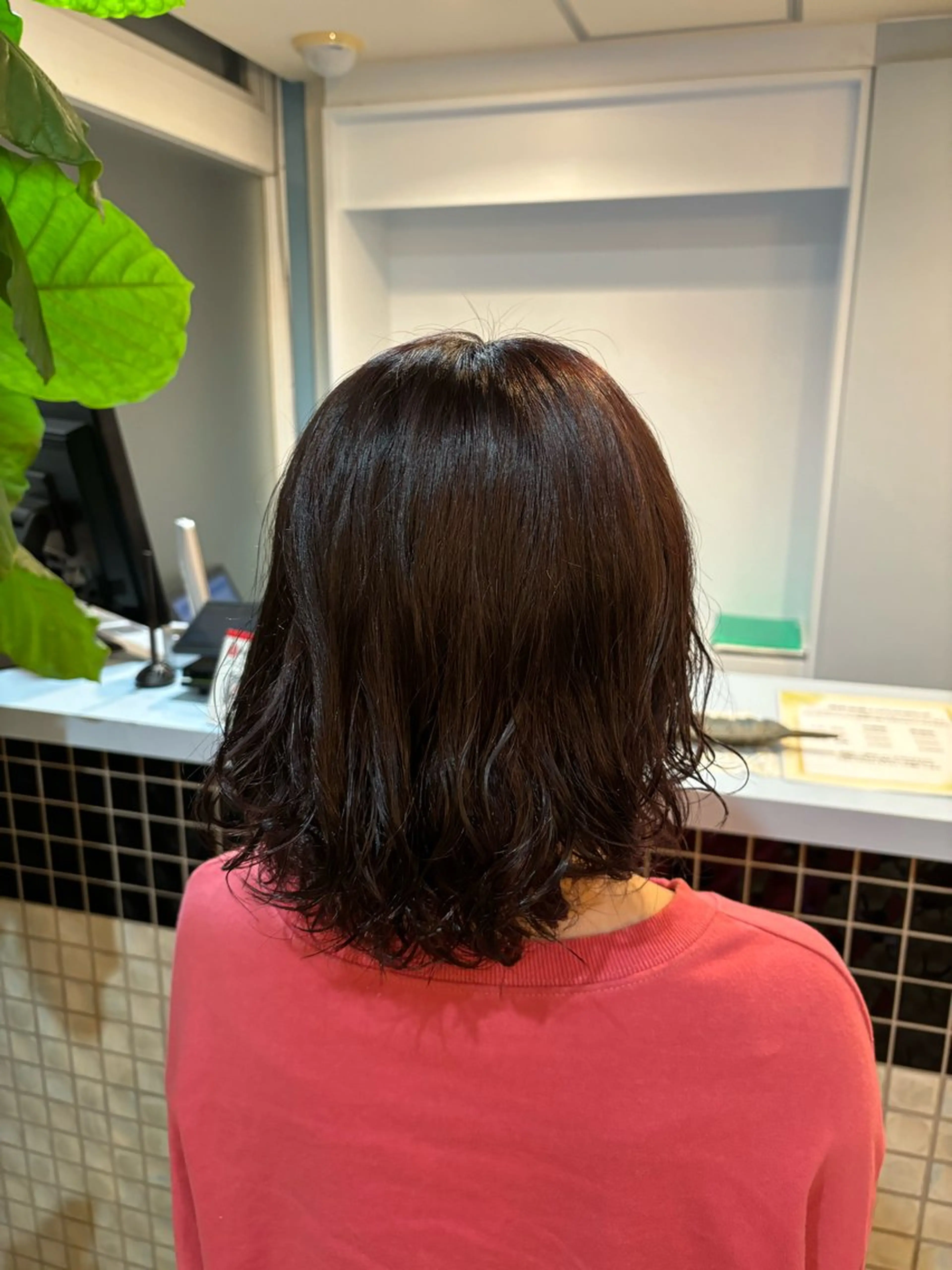 ミディアム カラー 伊藤 杏奈のヘアスタイル