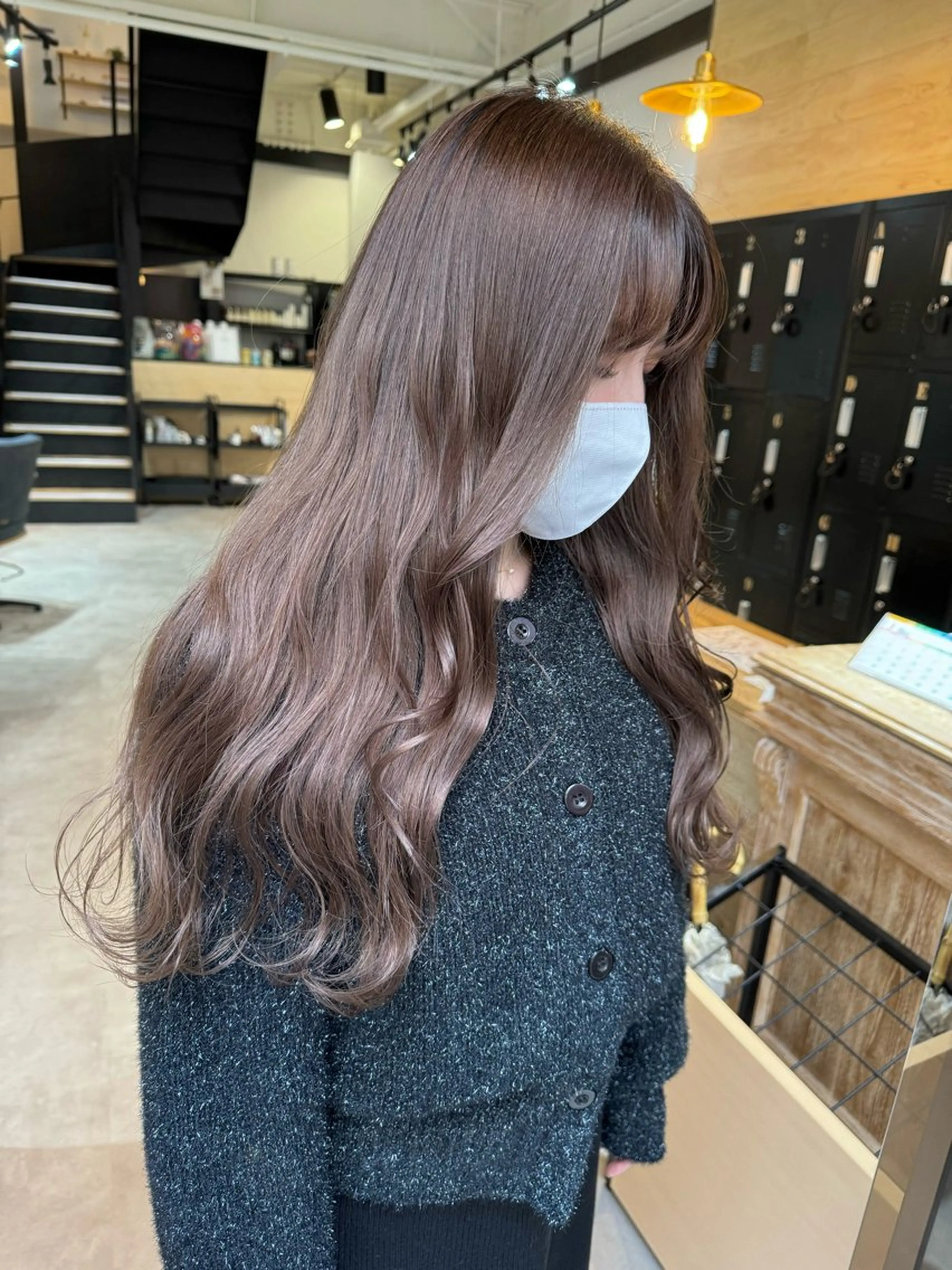 ロング Juri 暖色/ツヤ感カラーのヘアスタイル
