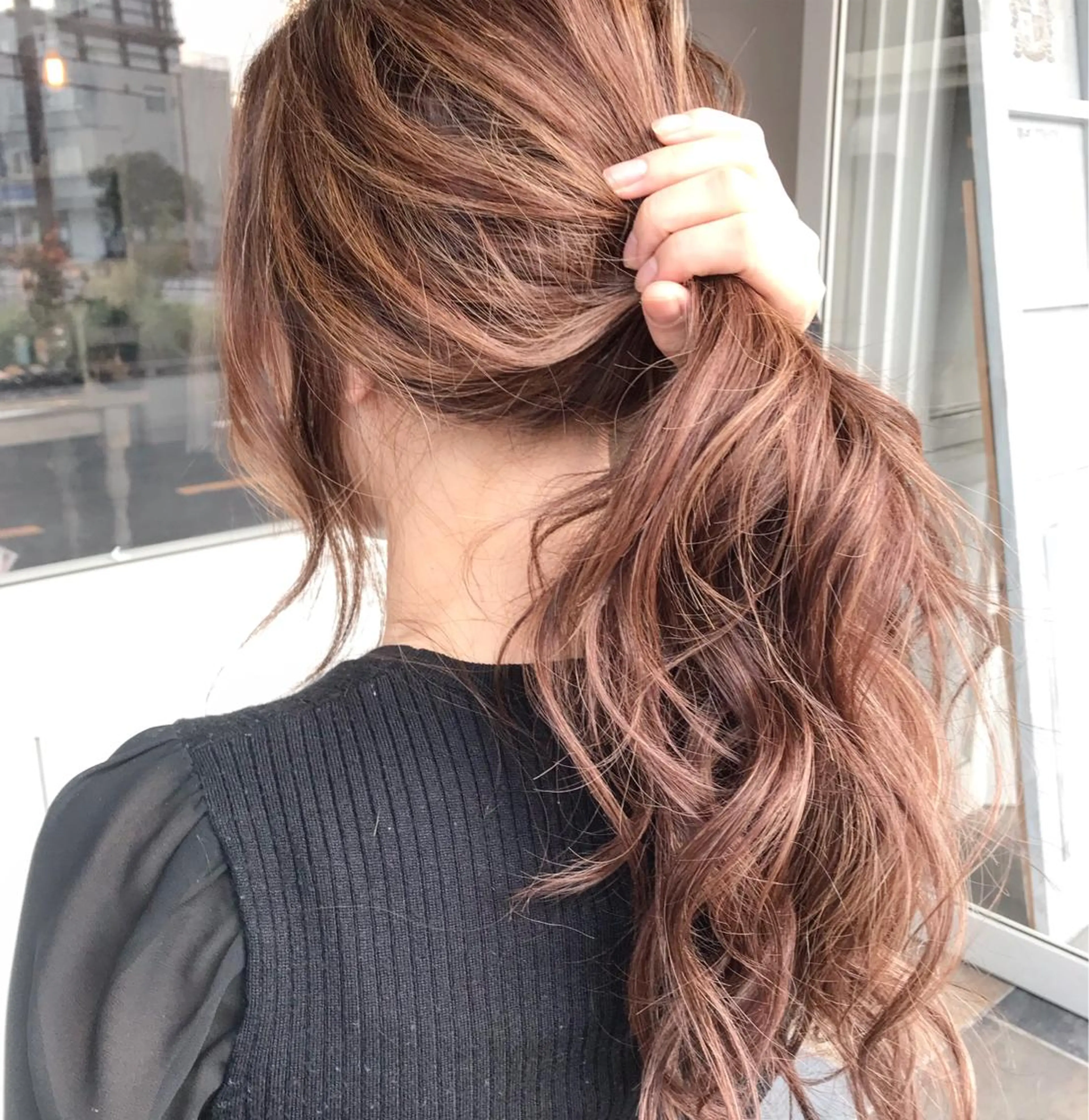 ロング カラー ヘアアレンジ お団子ヘア 切りっぱなしボブ バレイヤージュ ブリーチ グラデーションカラー Mariana/ 鶴原-ハイライトのヘアスタイル