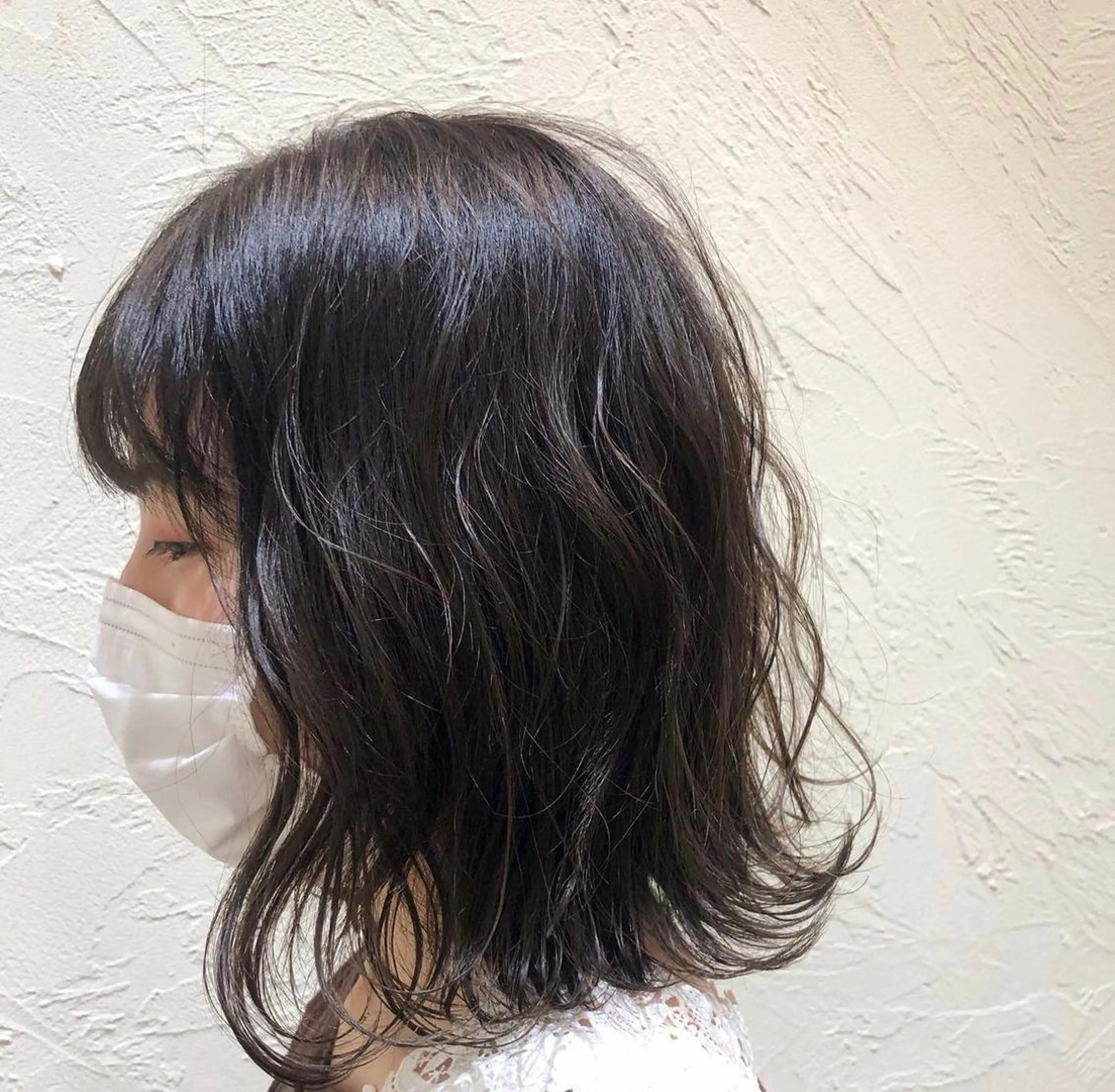 ミディアム カラー ブリーチ ブラウンカラー モカブラウン ブリーチなしカラー 角岡 真帆のヘアスタイル